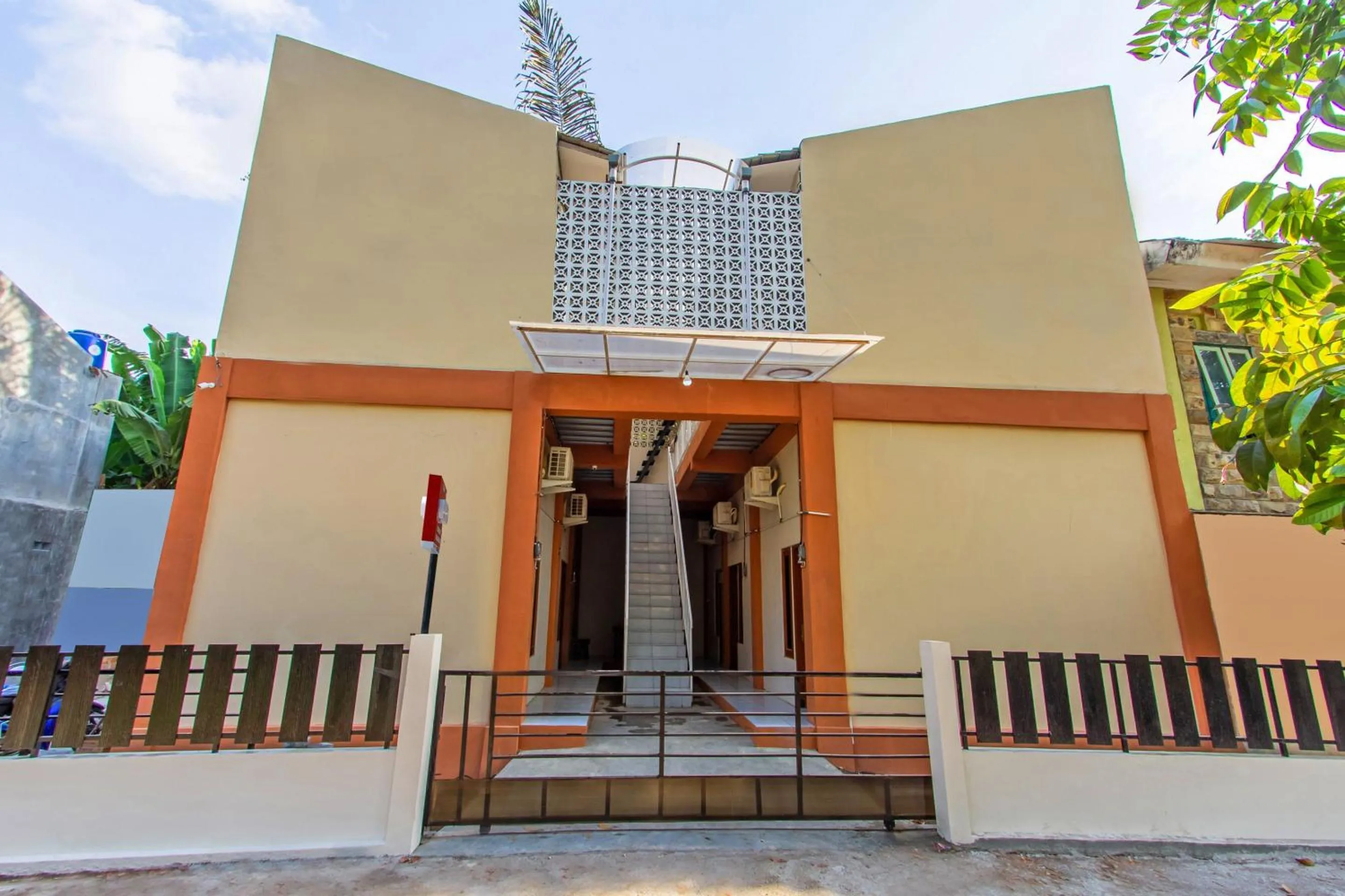 Facade/entrance in Hotel O Homestay Wak Gobenk