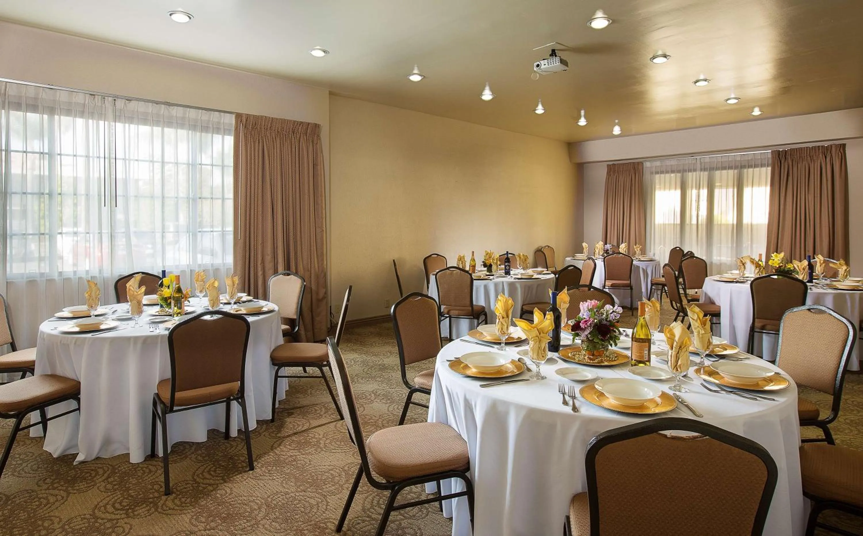 Banquet/Function facilities in Coast Burbank Hotel