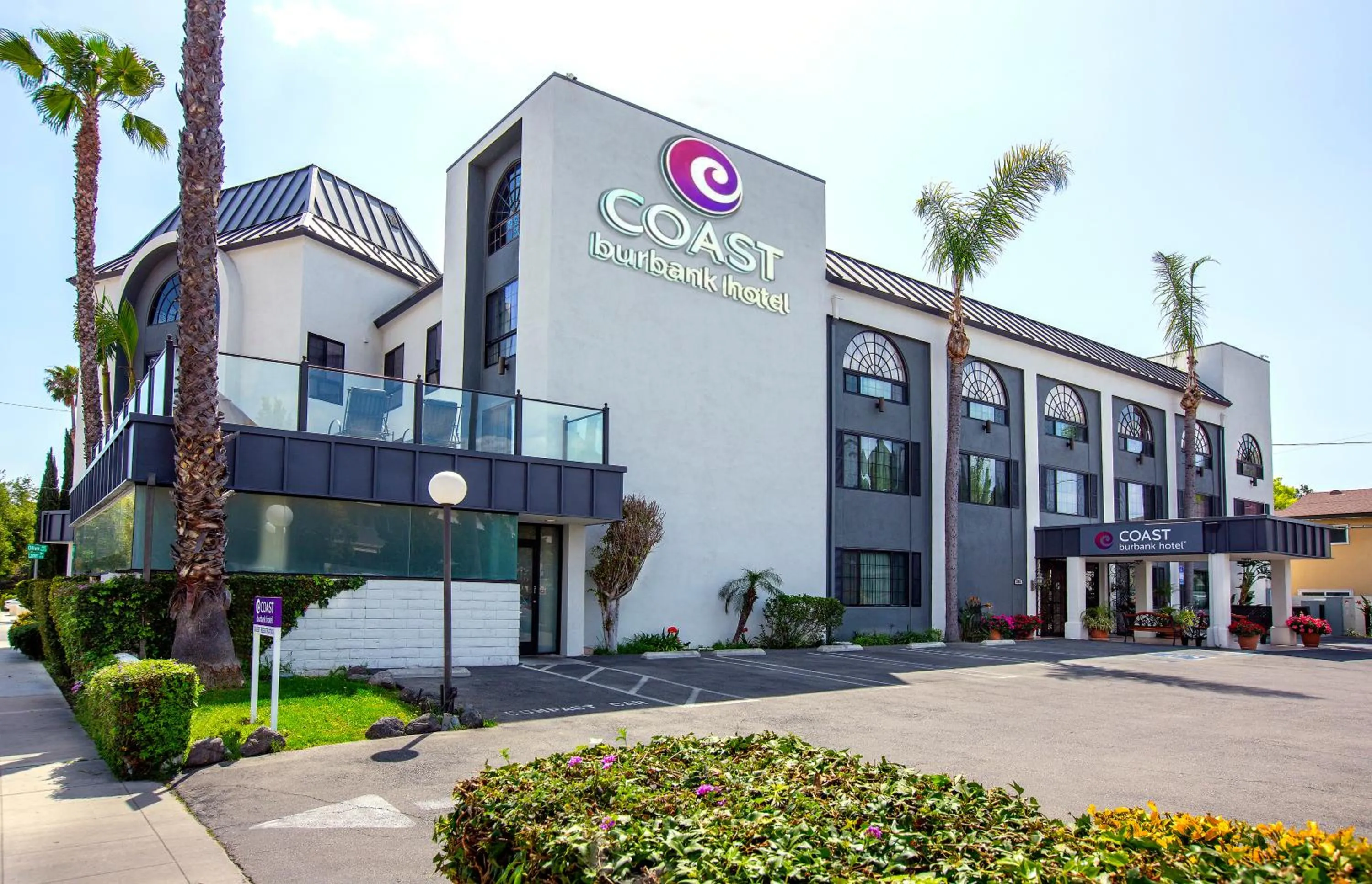 Property building in Coast Burbank Hotel