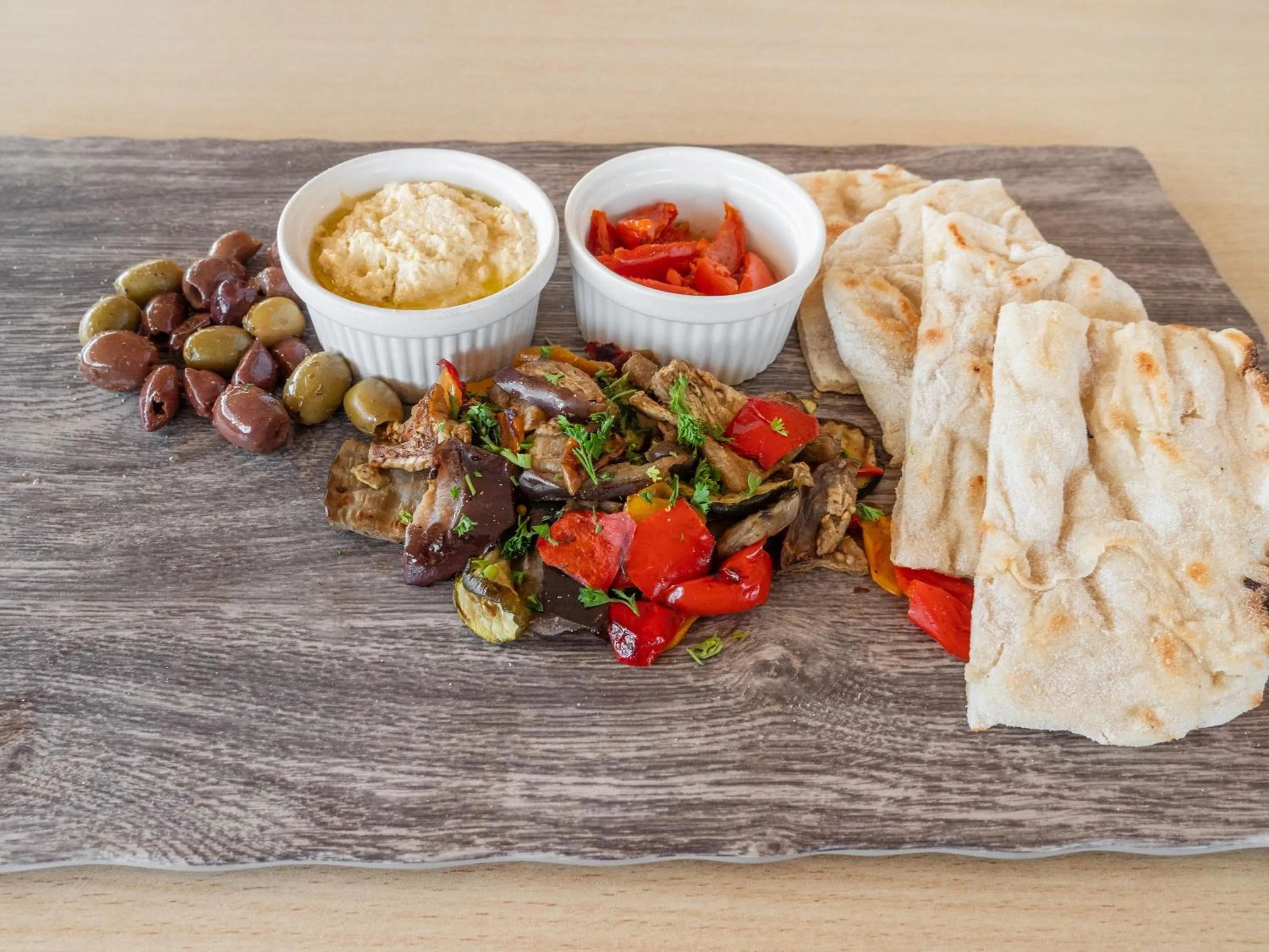 Restaurant/places to eat in Coast Burbank Hotel