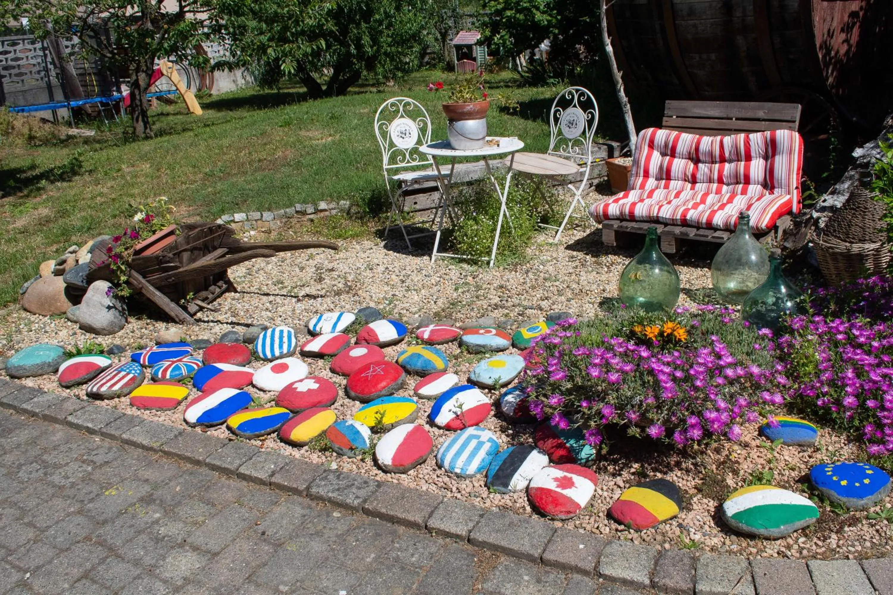 Inner courtyard view in B&B Pervinca