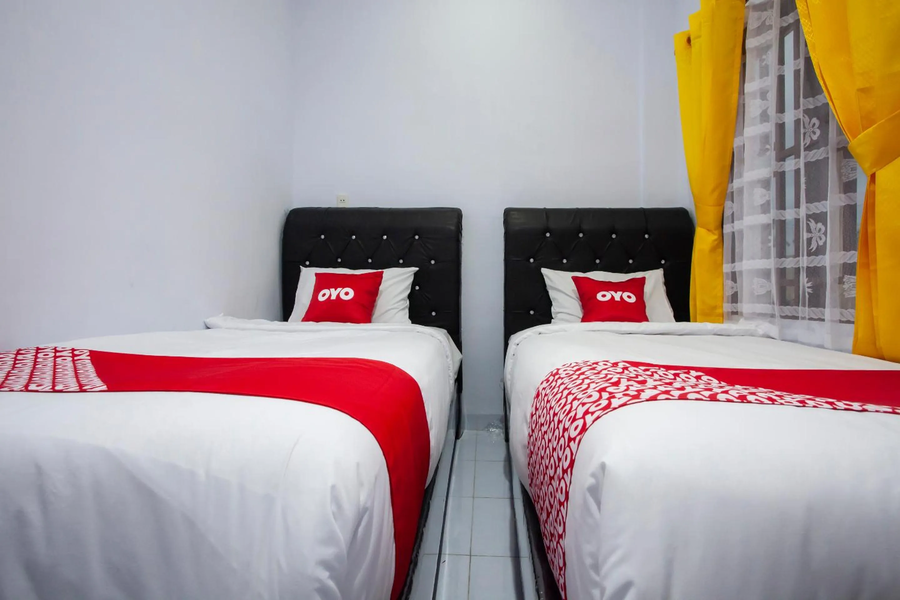 Bedroom in OYO 1764 Sopou Penginapan Rinal & Tuah