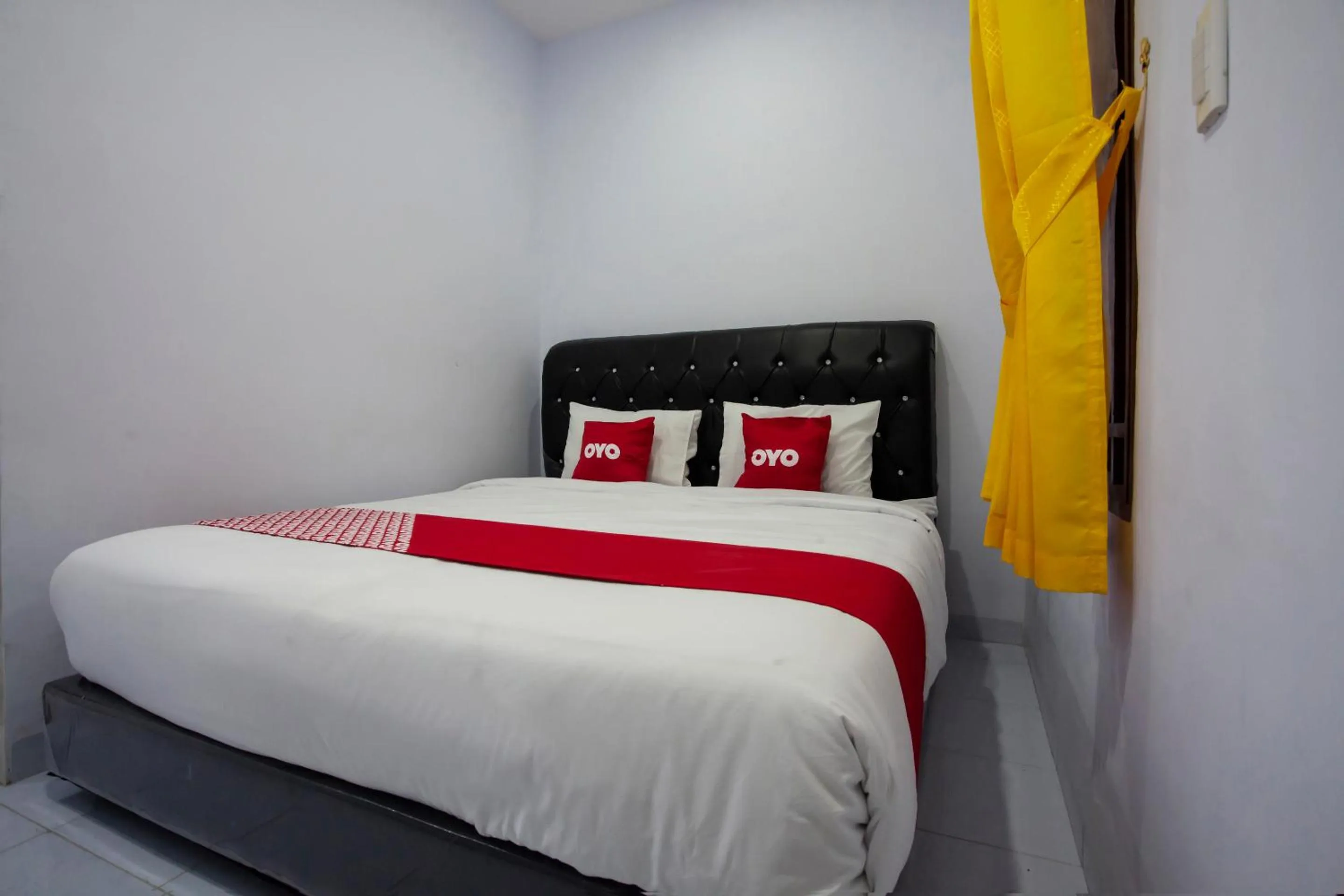 Bedroom in OYO 1764 Sopou Penginapan Rinal & Tuah