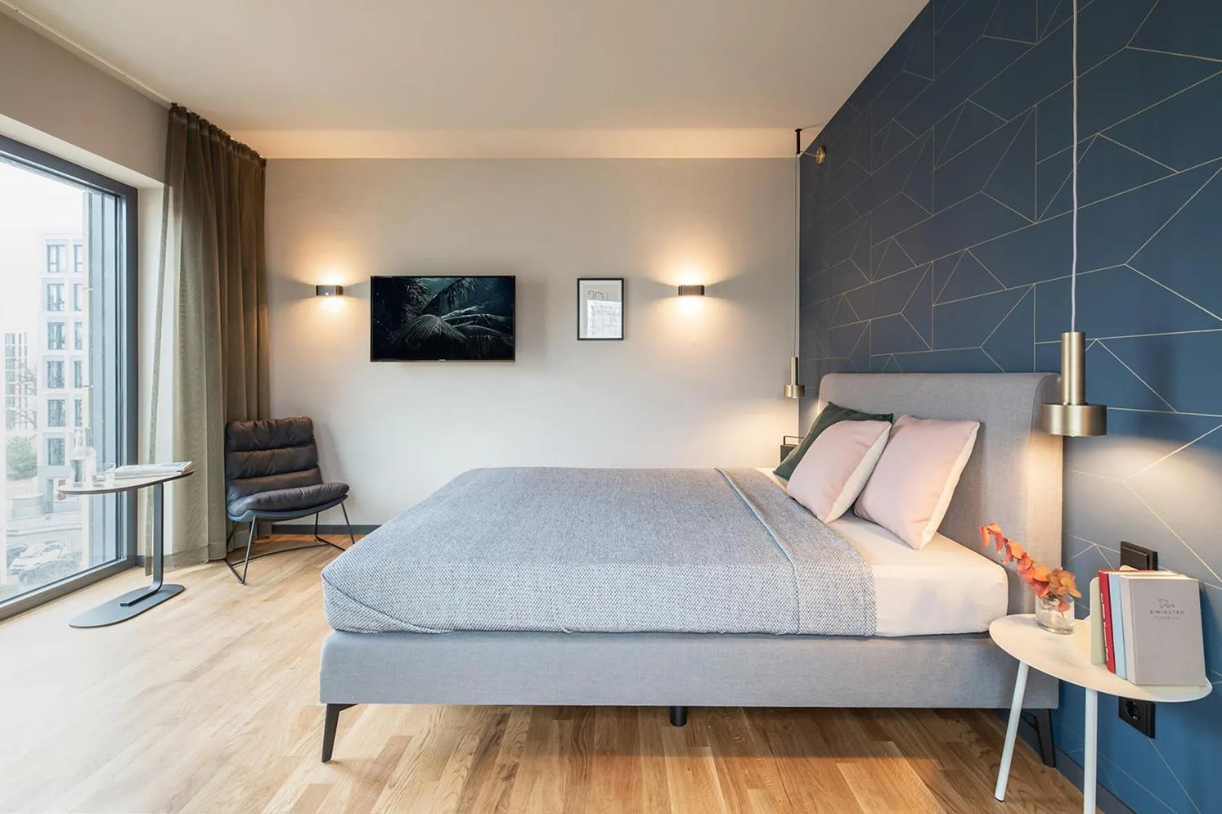 Photo of the whole room, Bed in ipartment Frankfurt Airport