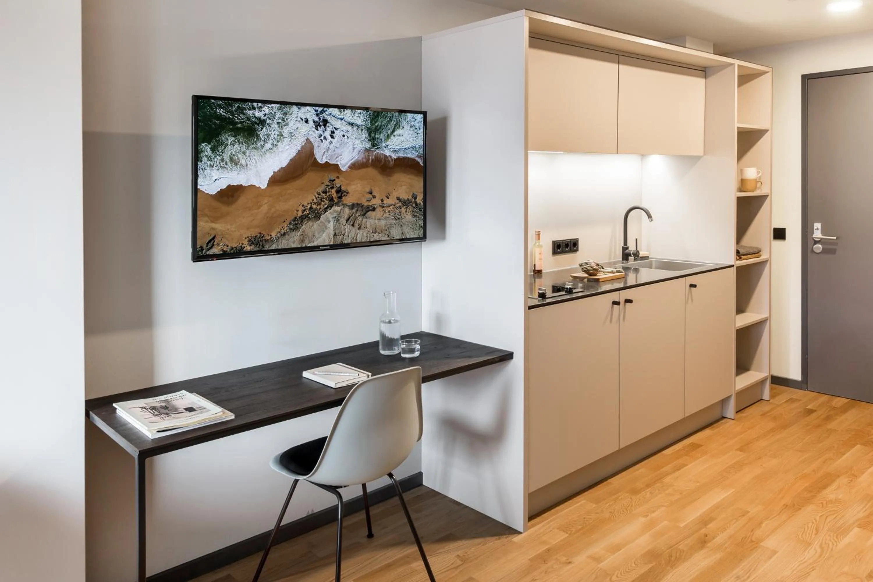 Photo of the whole room in ipartment Frankfurt Airport