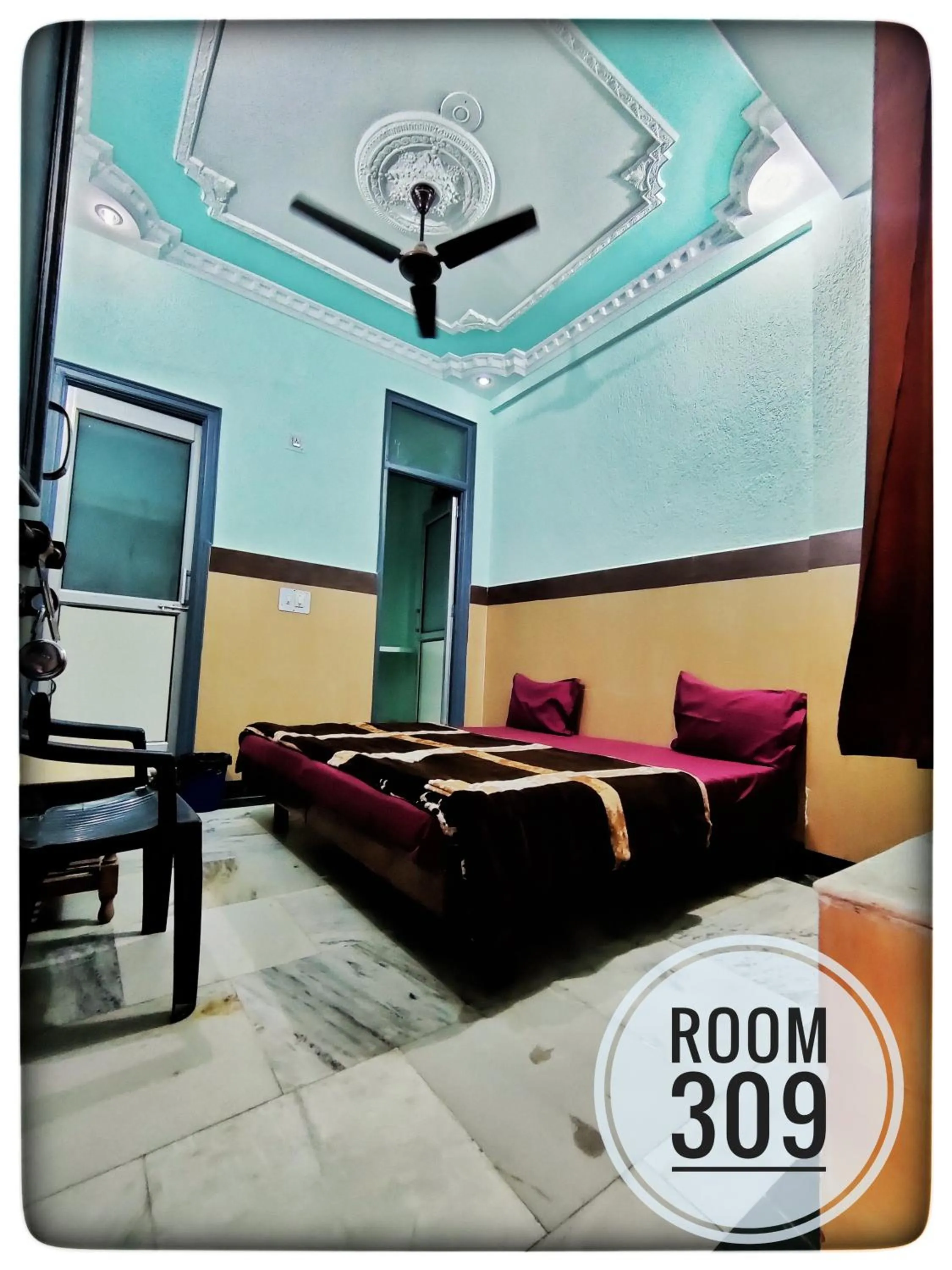 Bed in Hotel Ganga View