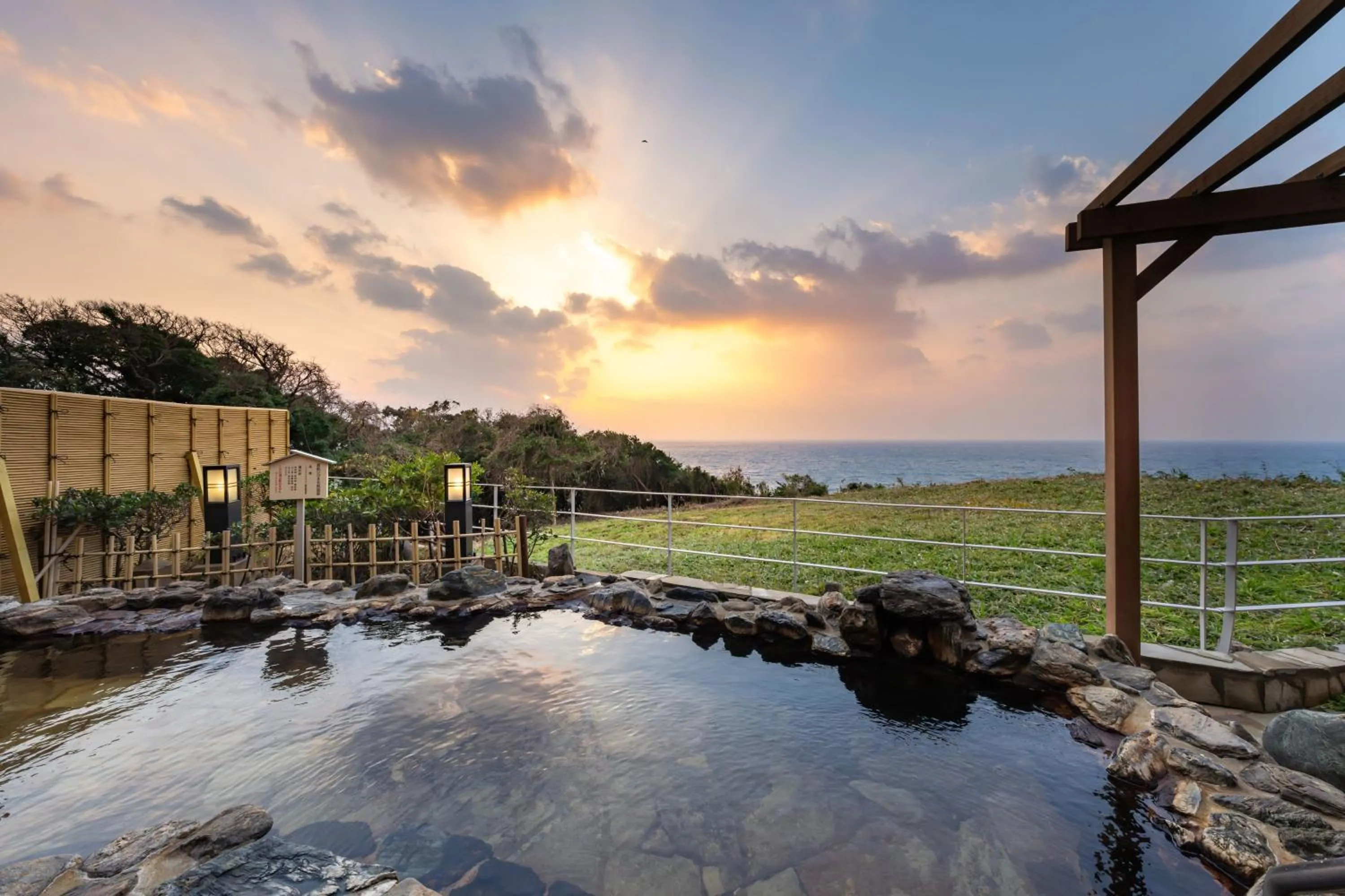 Open Air Bath in KAMENOI HOTEL Genkainada