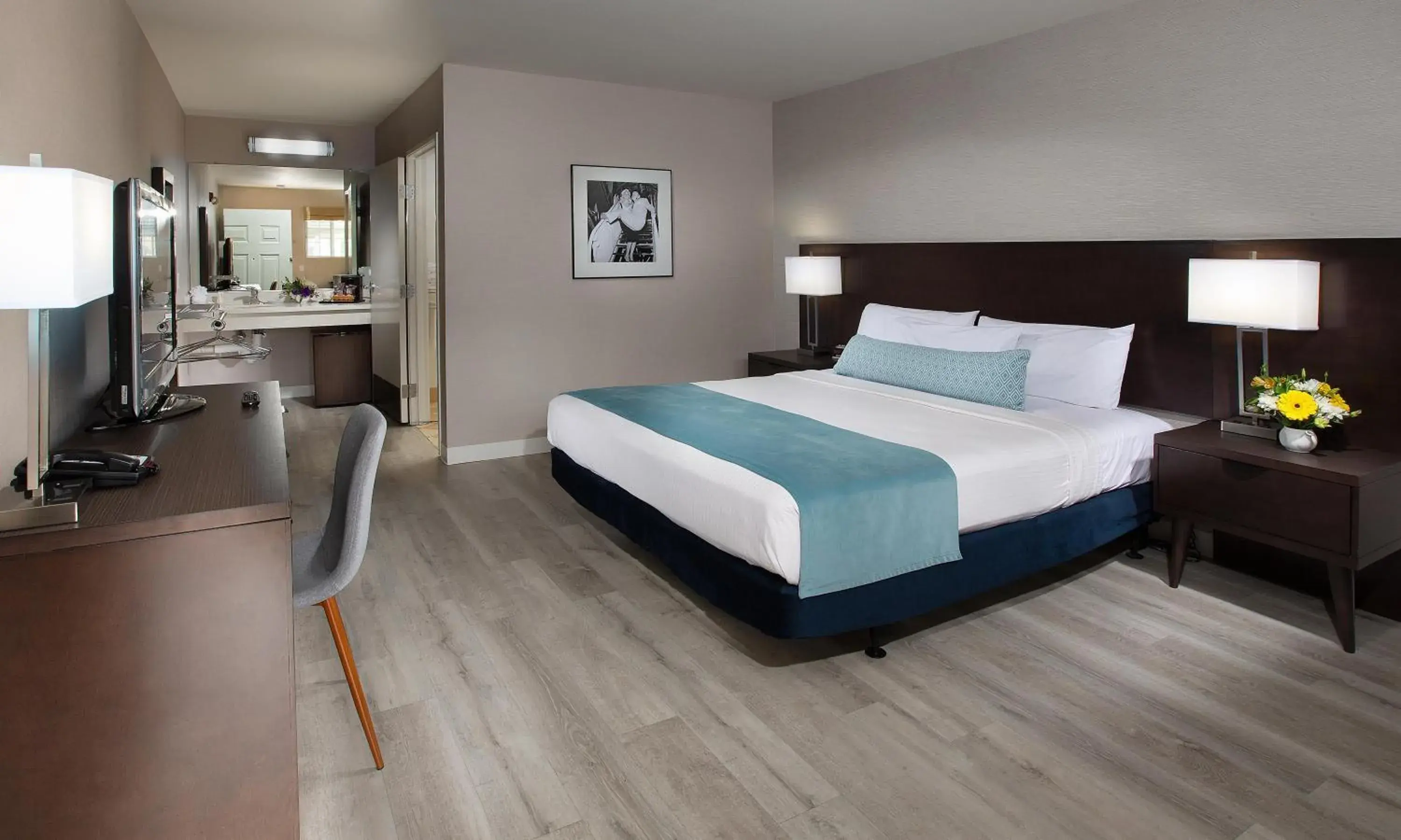 King Room - Disability Access in Safari Inn Burbank-Universal, a Coast Hotel King Room - Disability Access in Safari Inn Burbank-Universal, a Coast Hotel