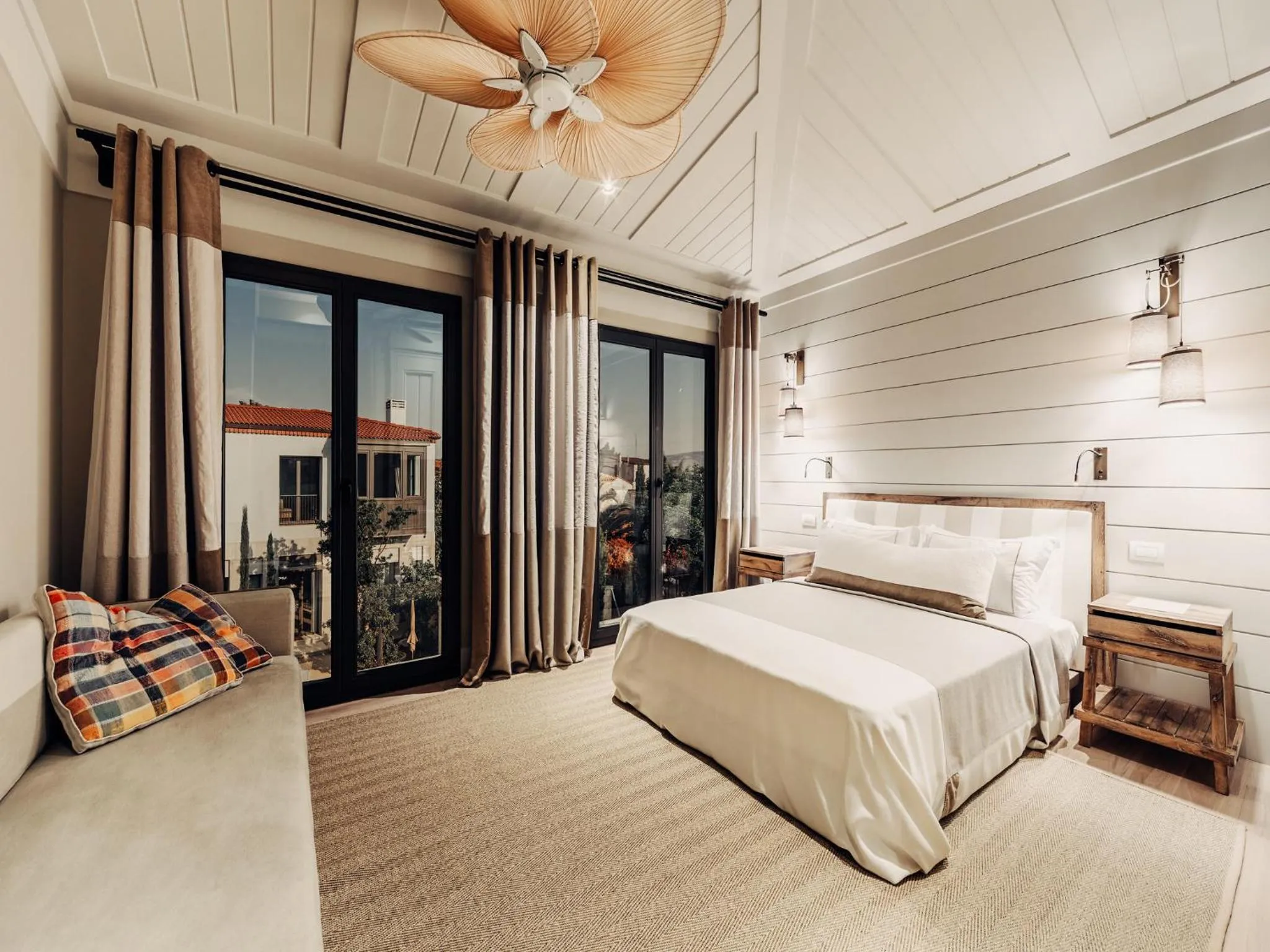 Photo of the whole room, Bed in Bernadet Alaçatı
