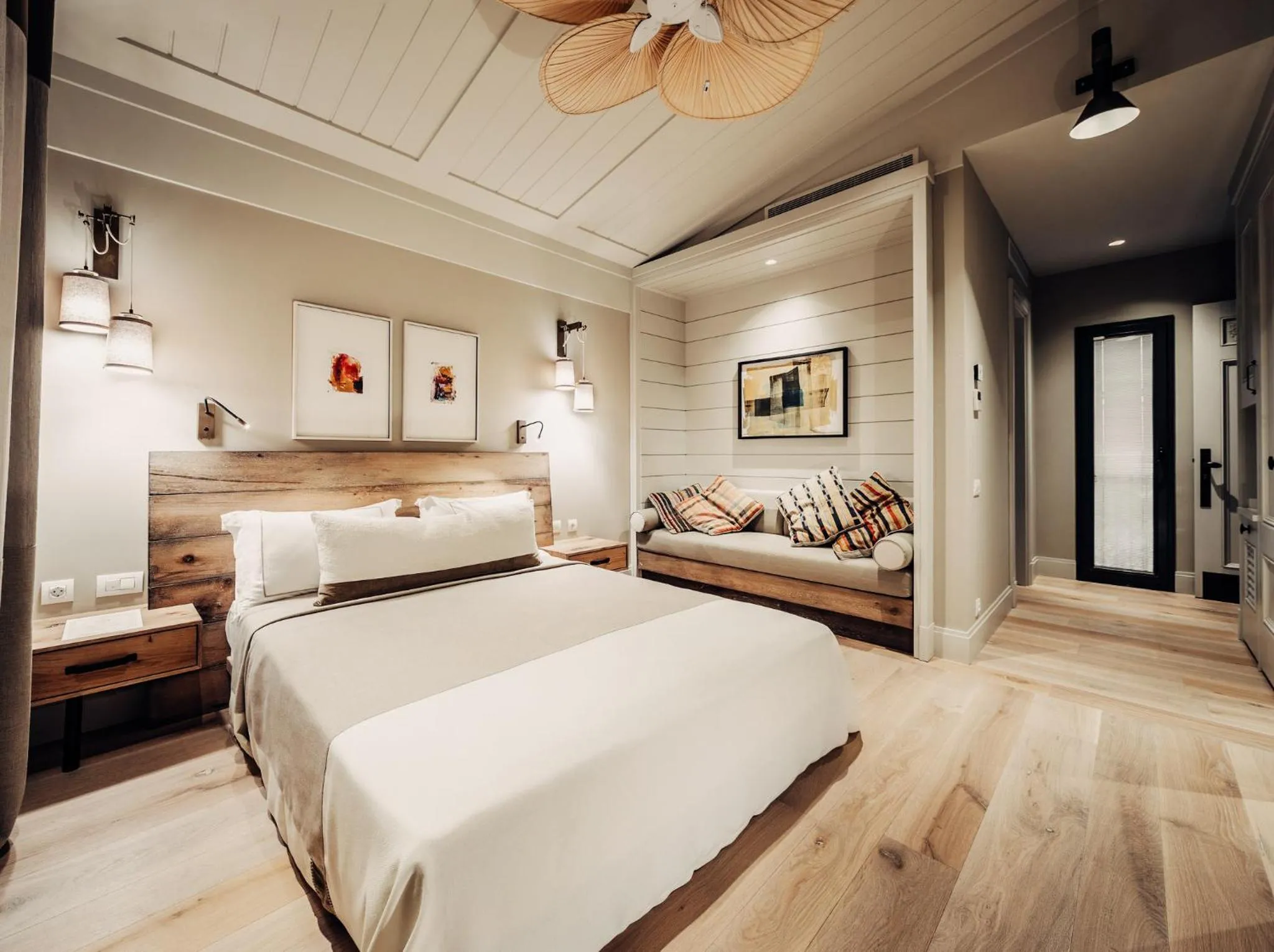 Photo of the whole room, Bed in Bernadet Alaçatı