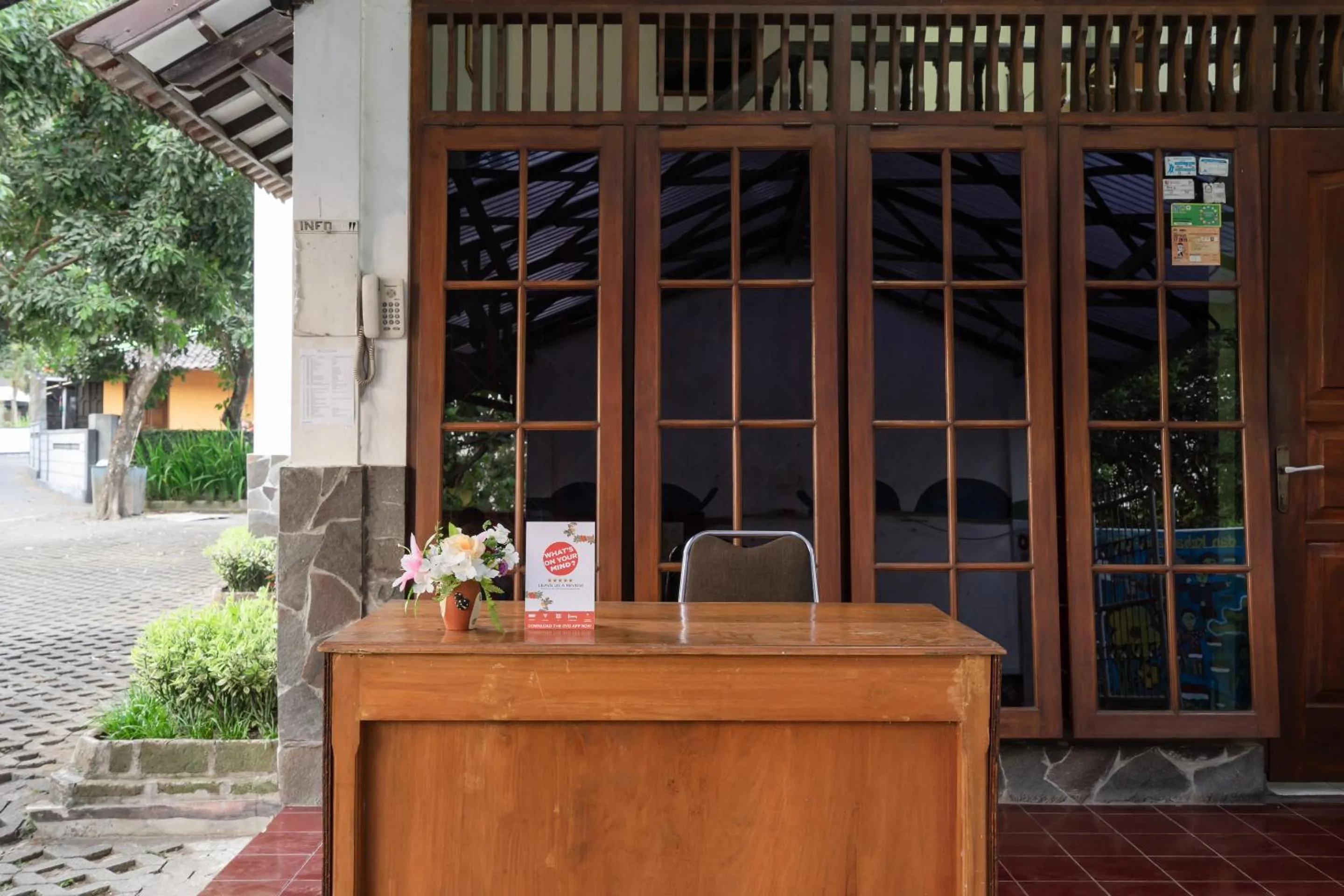 Facade/entrance in Hotel O Omah Duwet
