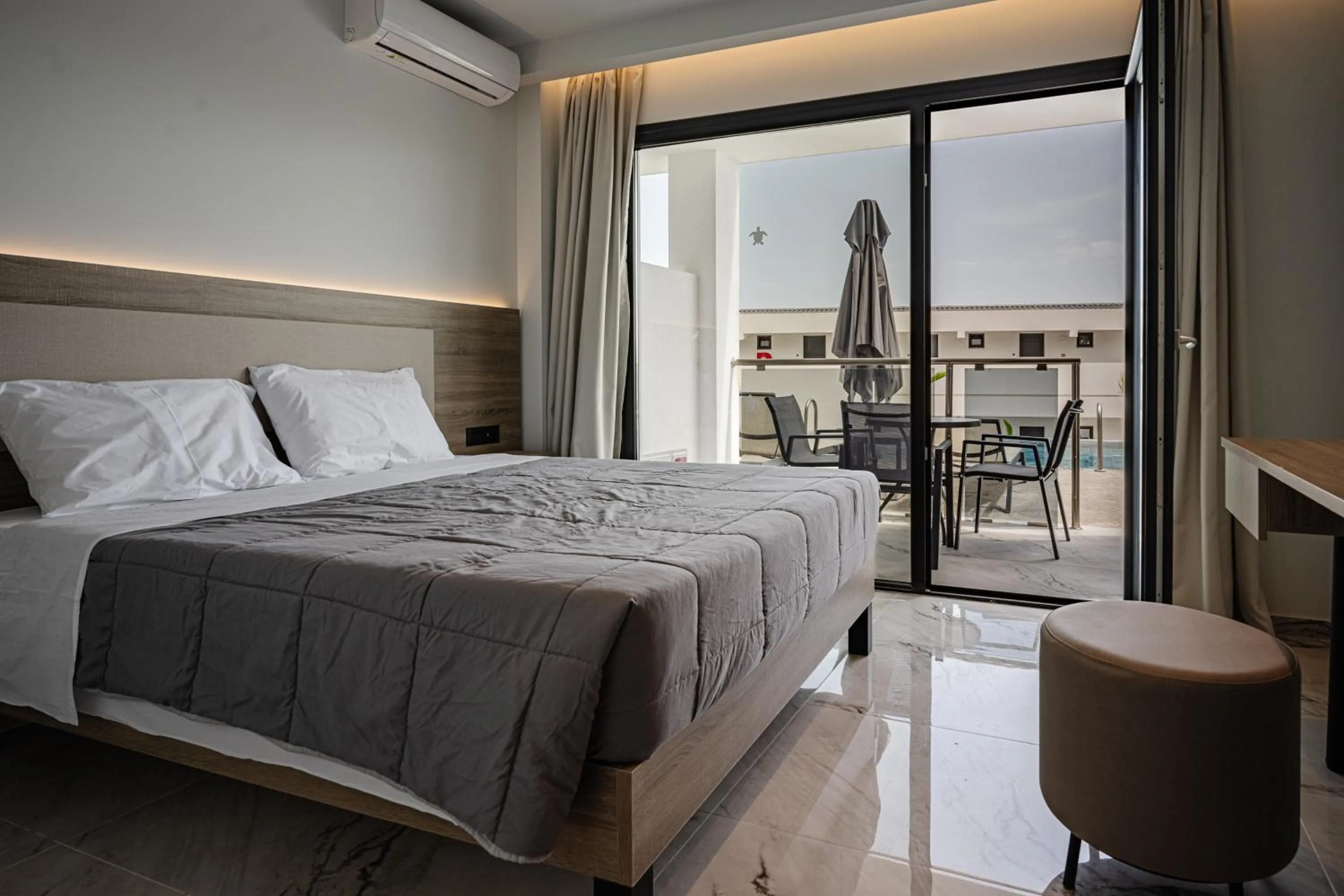 Pool view, Bed in Caretta Paradise Resort & WaterPark