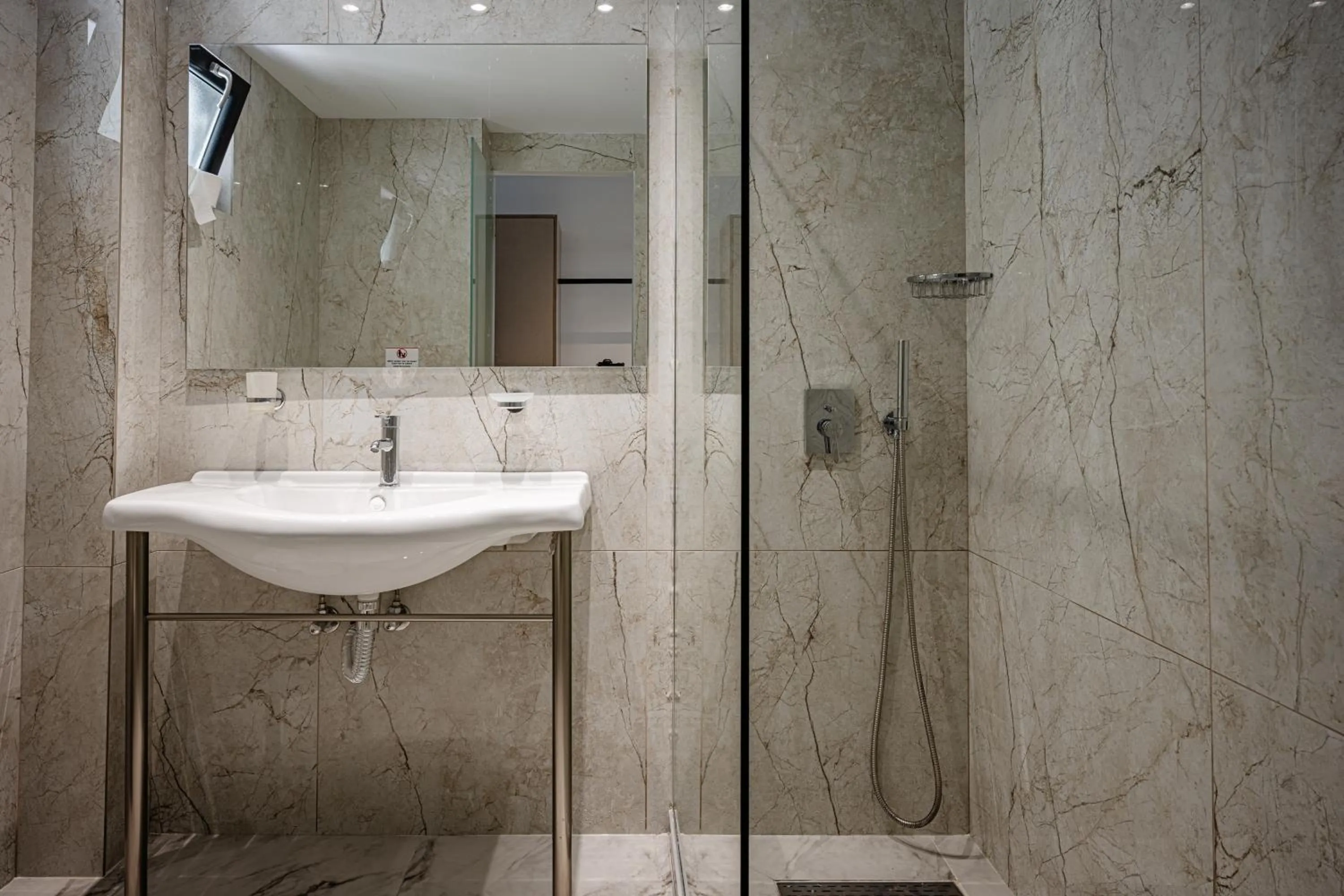 Bathroom in Caretta Paradise Resort & WaterPark