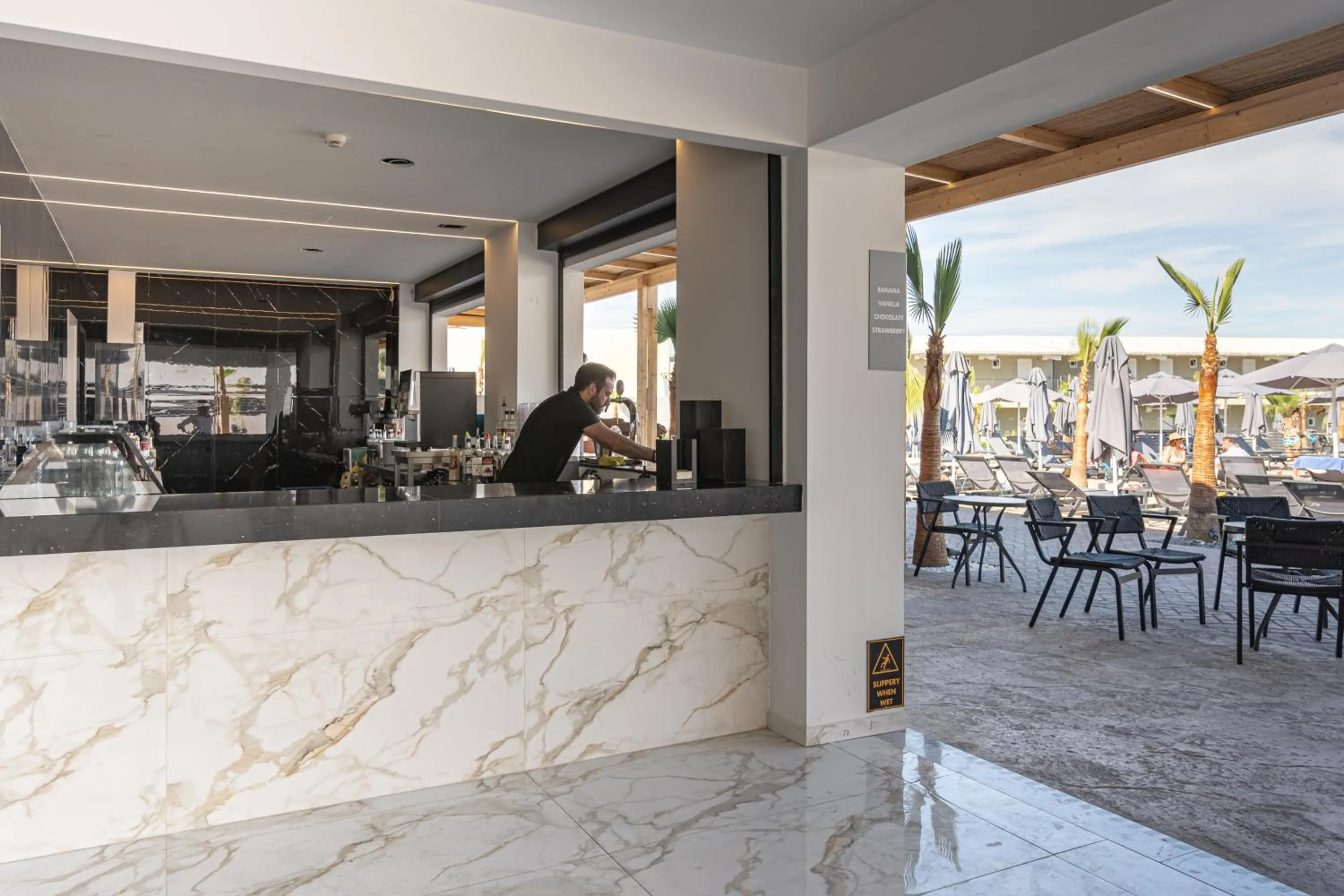 Lounge or bar in Caretta Paradise Resort & WaterPark