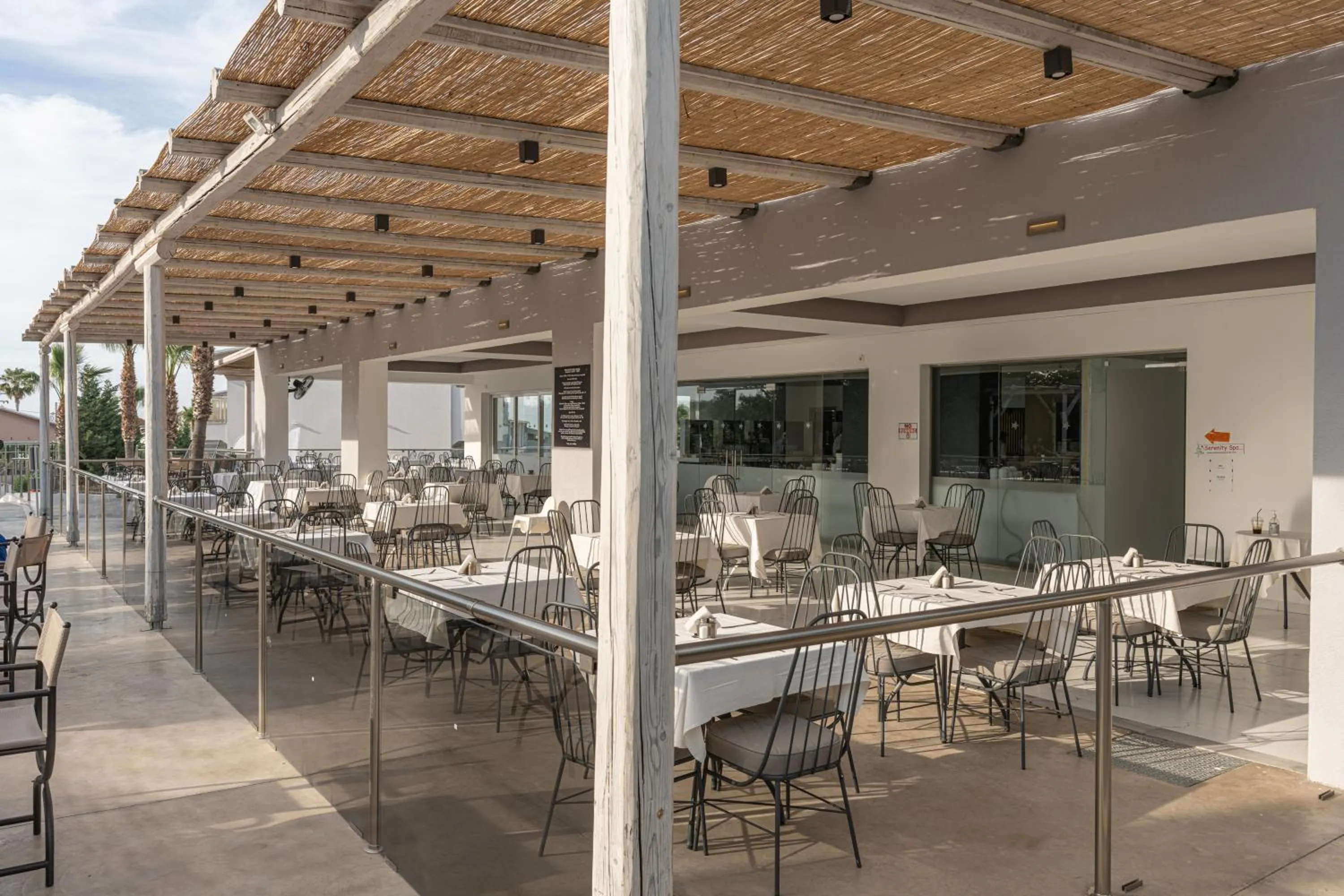 Restaurant/places to eat in Caretta Paradise Resort & WaterPark