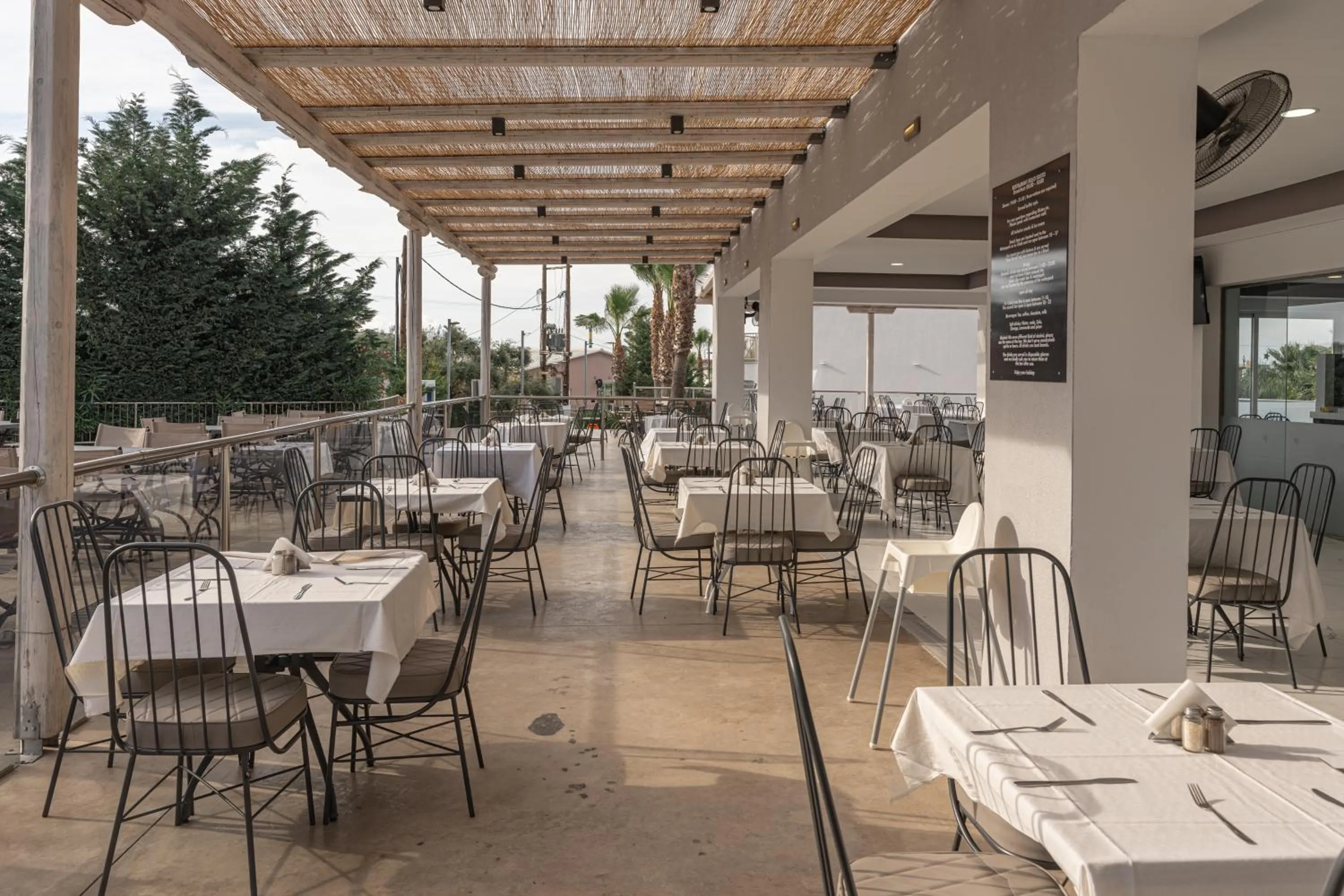 Restaurant/places to eat in Caretta Paradise Resort & WaterPark