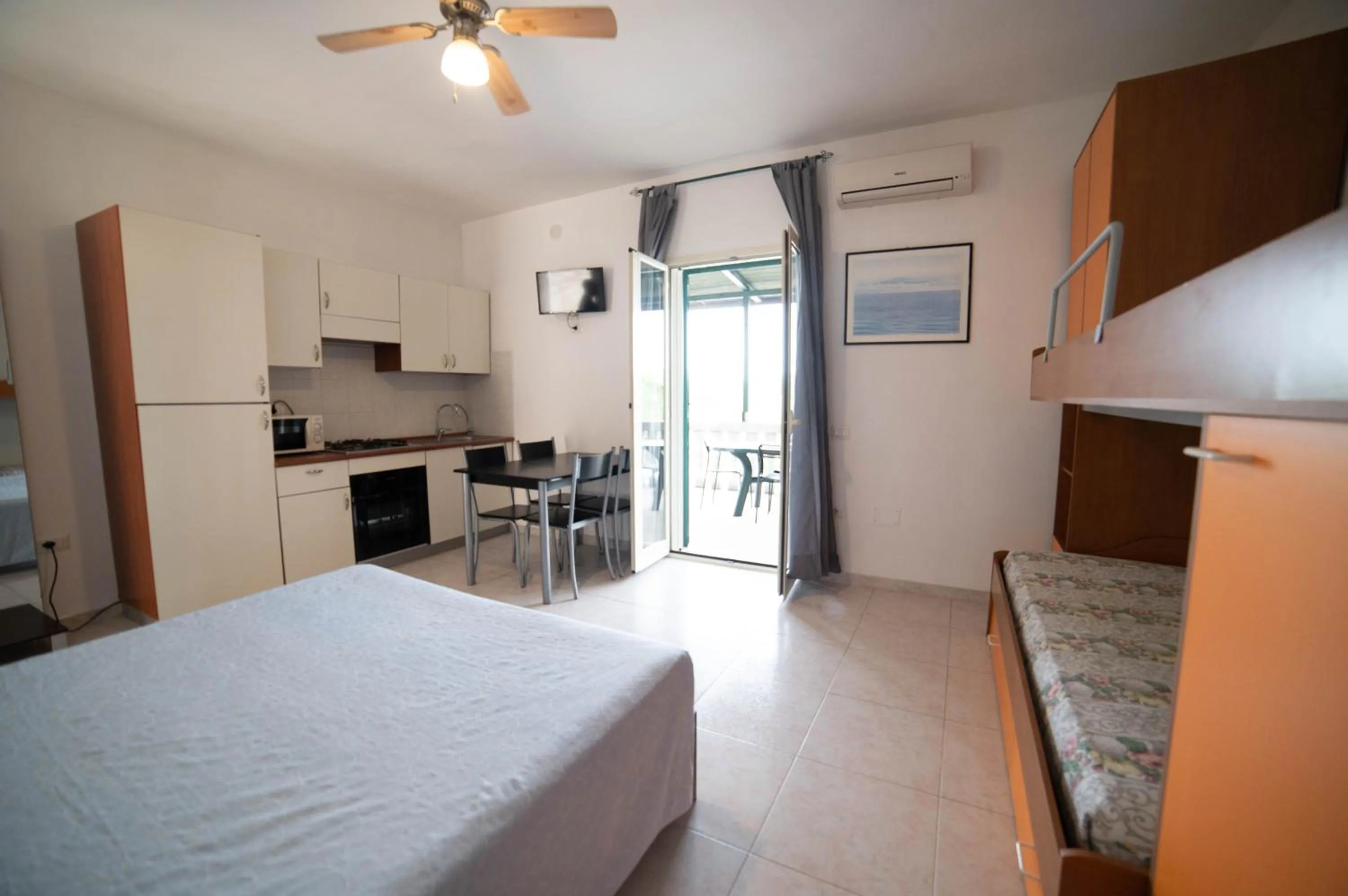 Photo of the whole room, Bed in Residence Il Falco