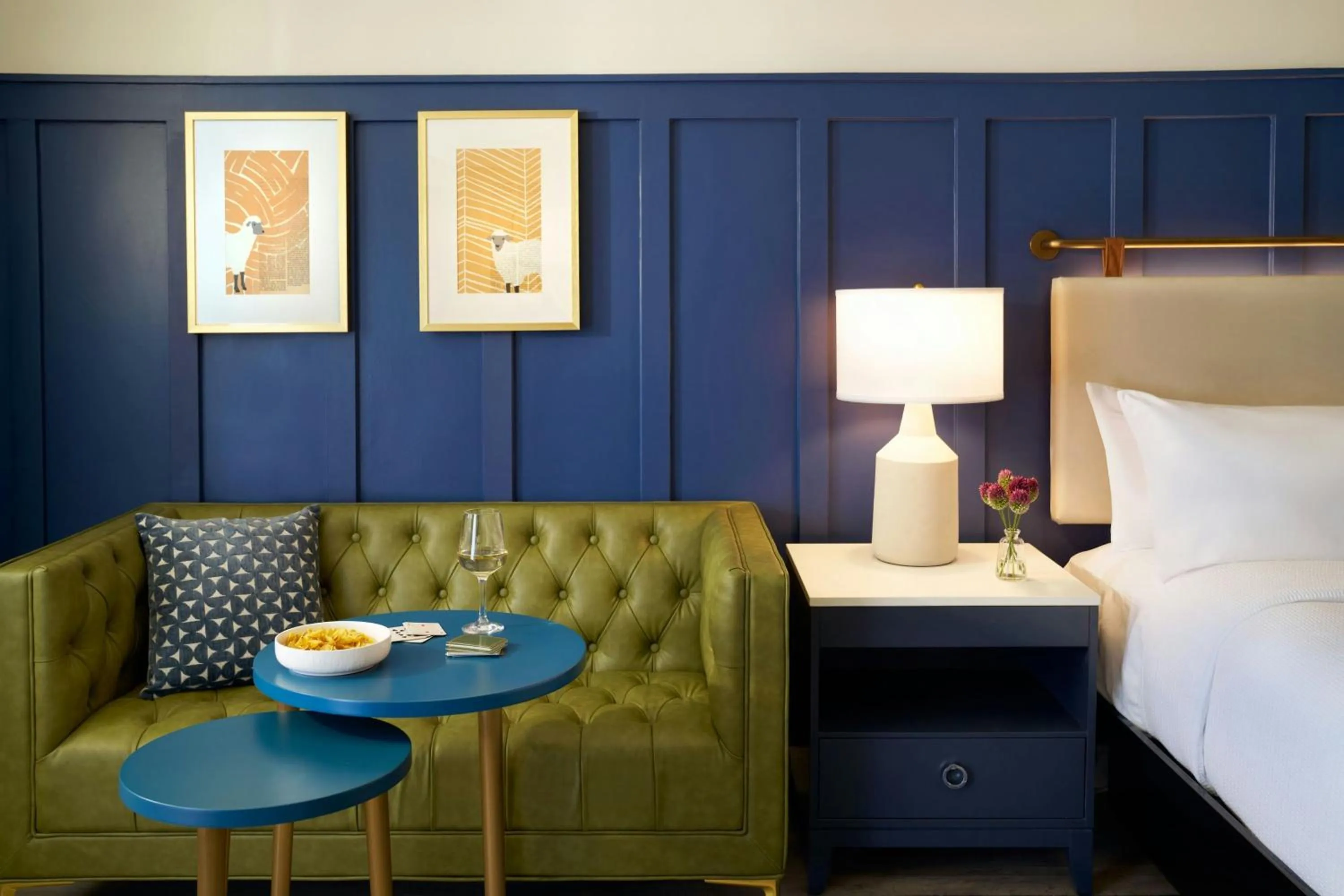 Photo of the whole room, Bed in Tiller House, Laguna Hills, a Tribute Portfolio Hotel