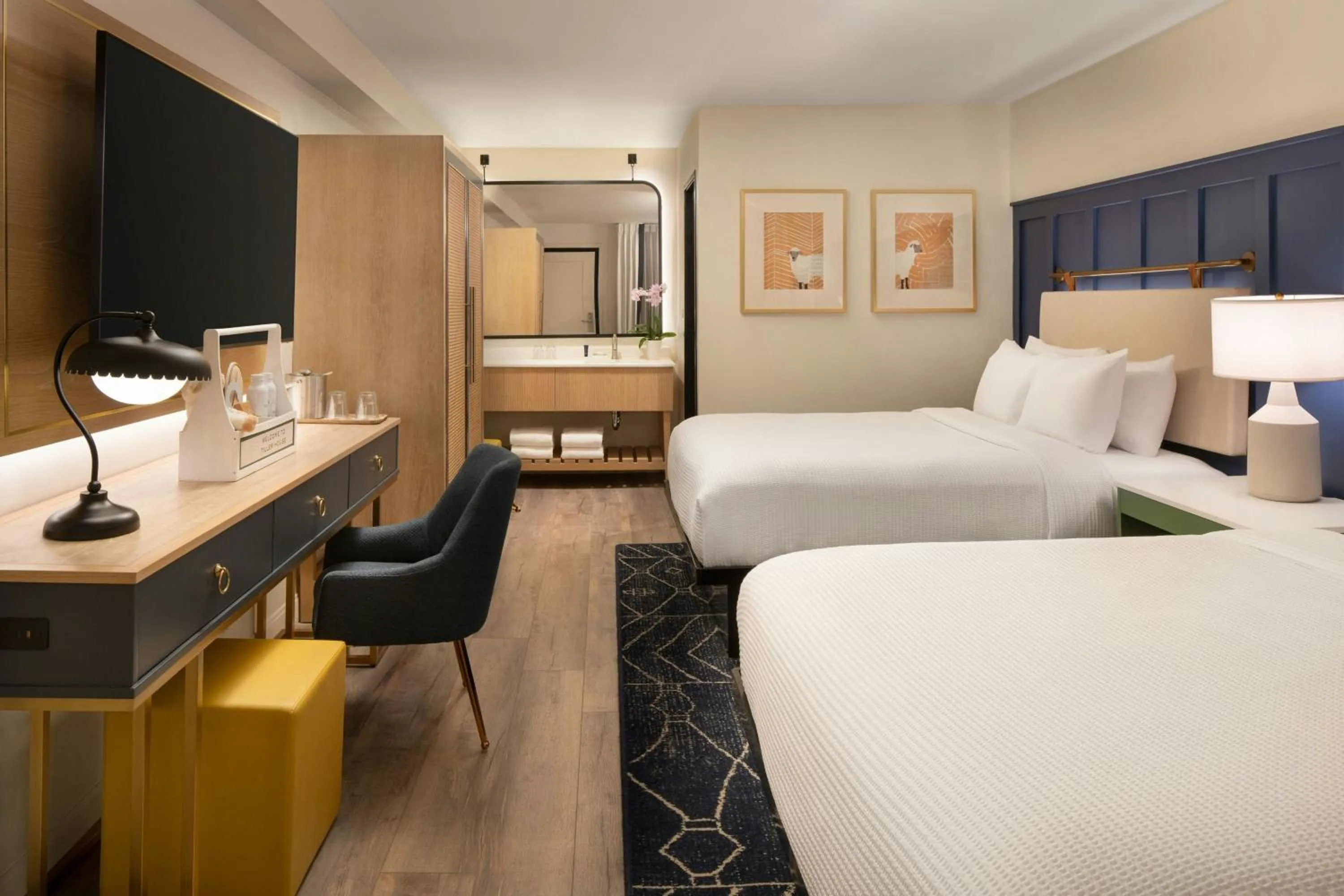 Photo of the whole room, Bed in Tiller House, Laguna Hills, a Tribute Portfolio Hotel