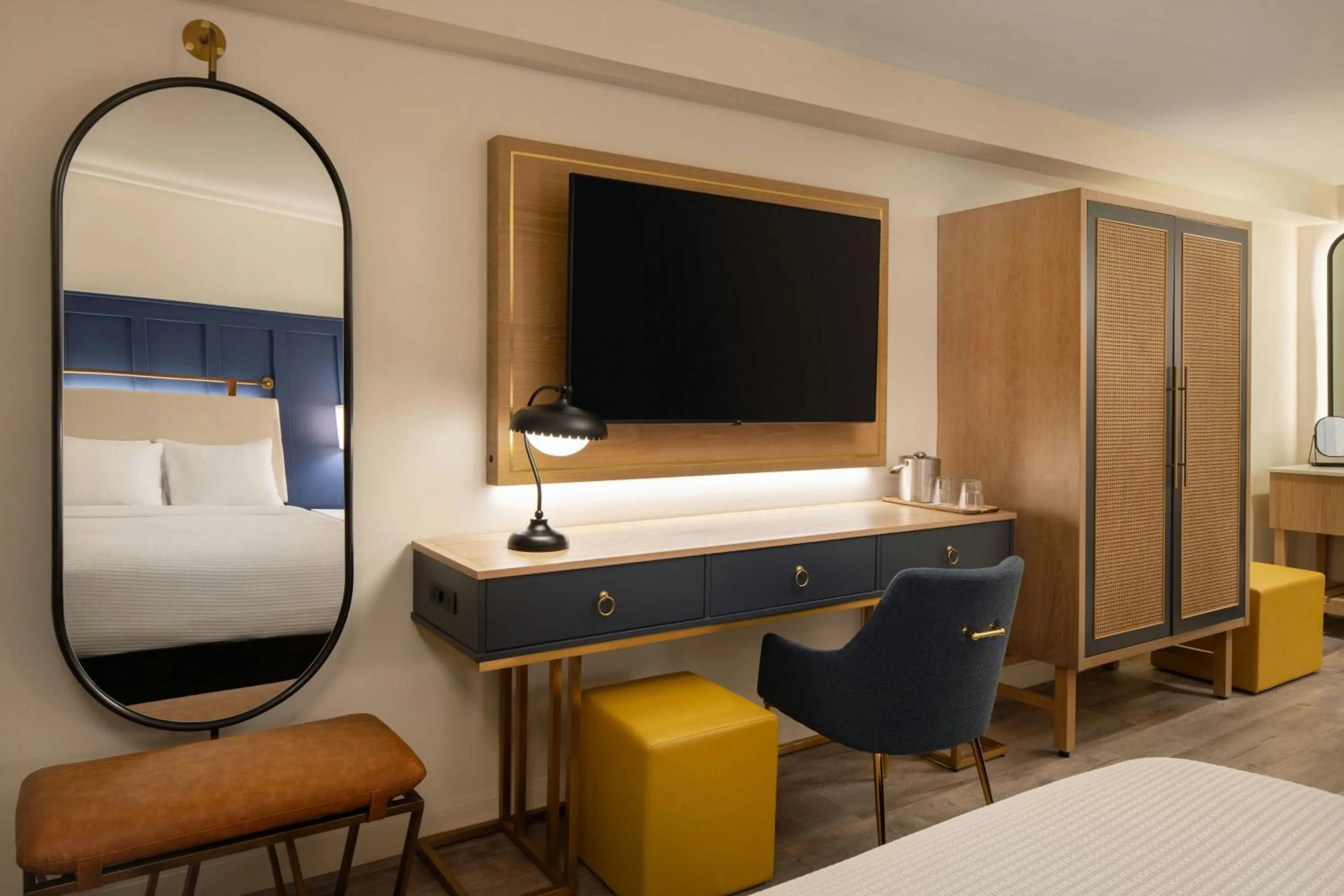 Photo of the whole room, Bed in Tiller House, Laguna Hills, a Tribute Portfolio Hotel