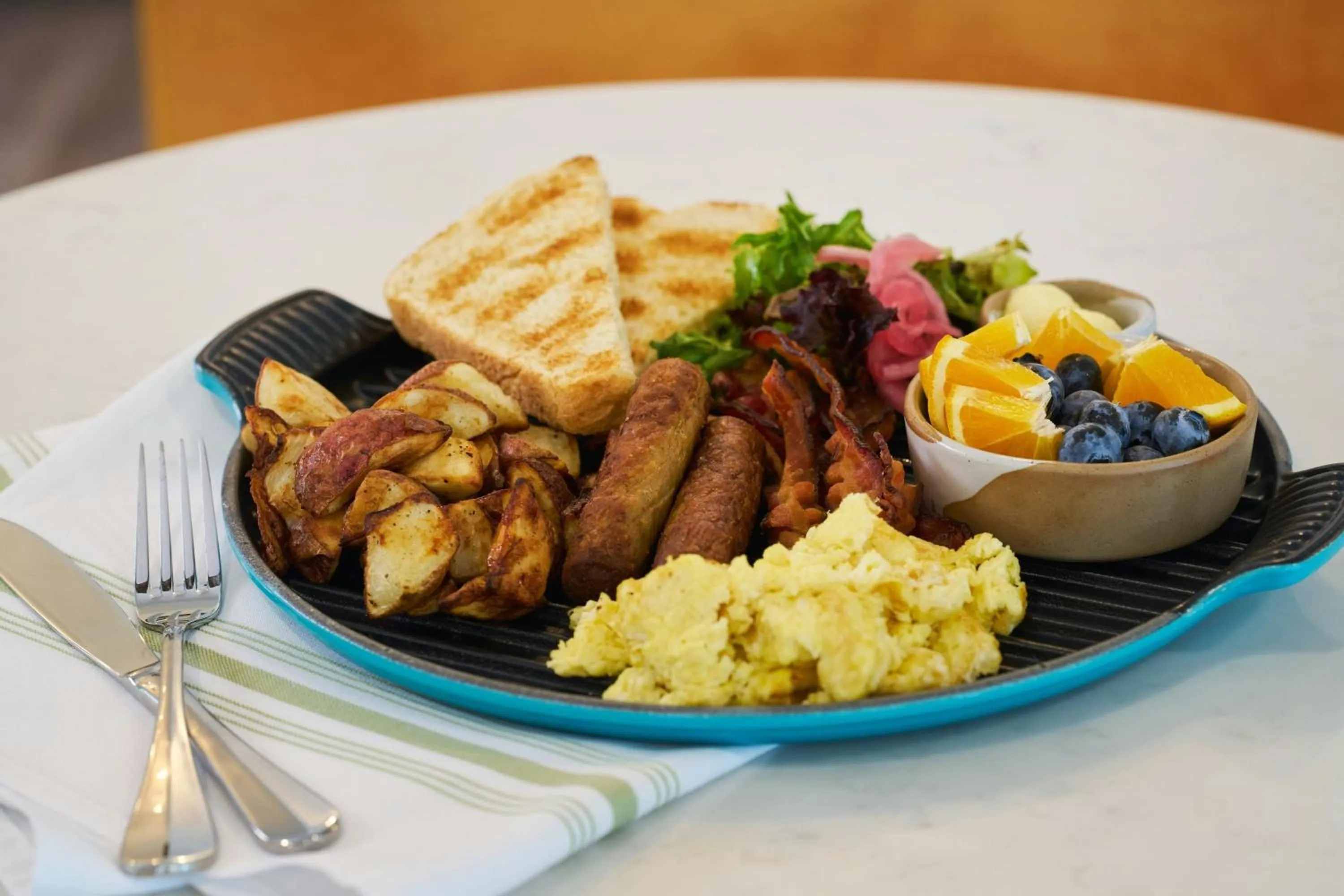 Breakfast in Tiller House, Laguna Hills, a Tribute Portfolio Hotel