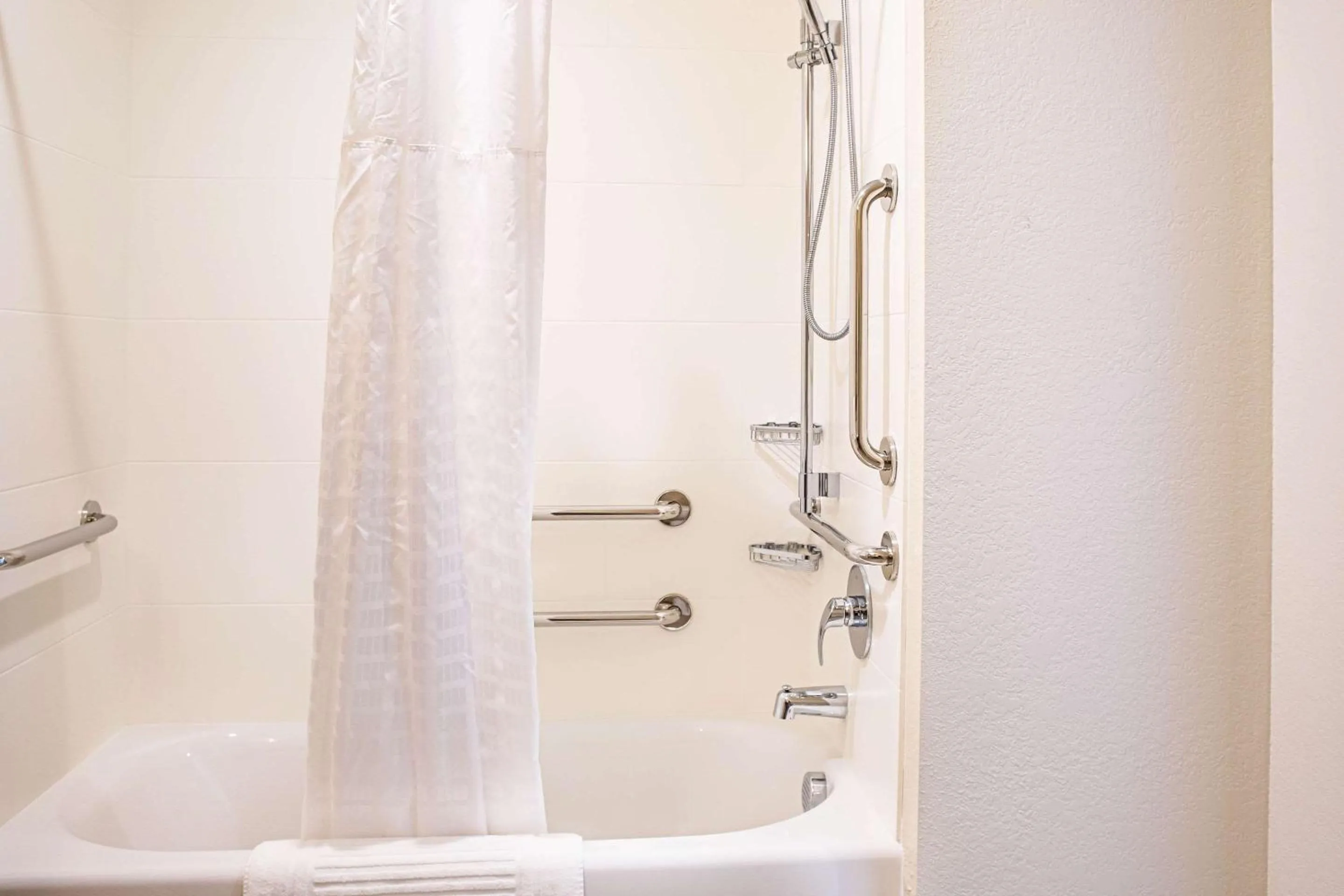 Bathroom in Comfort Inn & Suites Niagara Falls Blvd USA