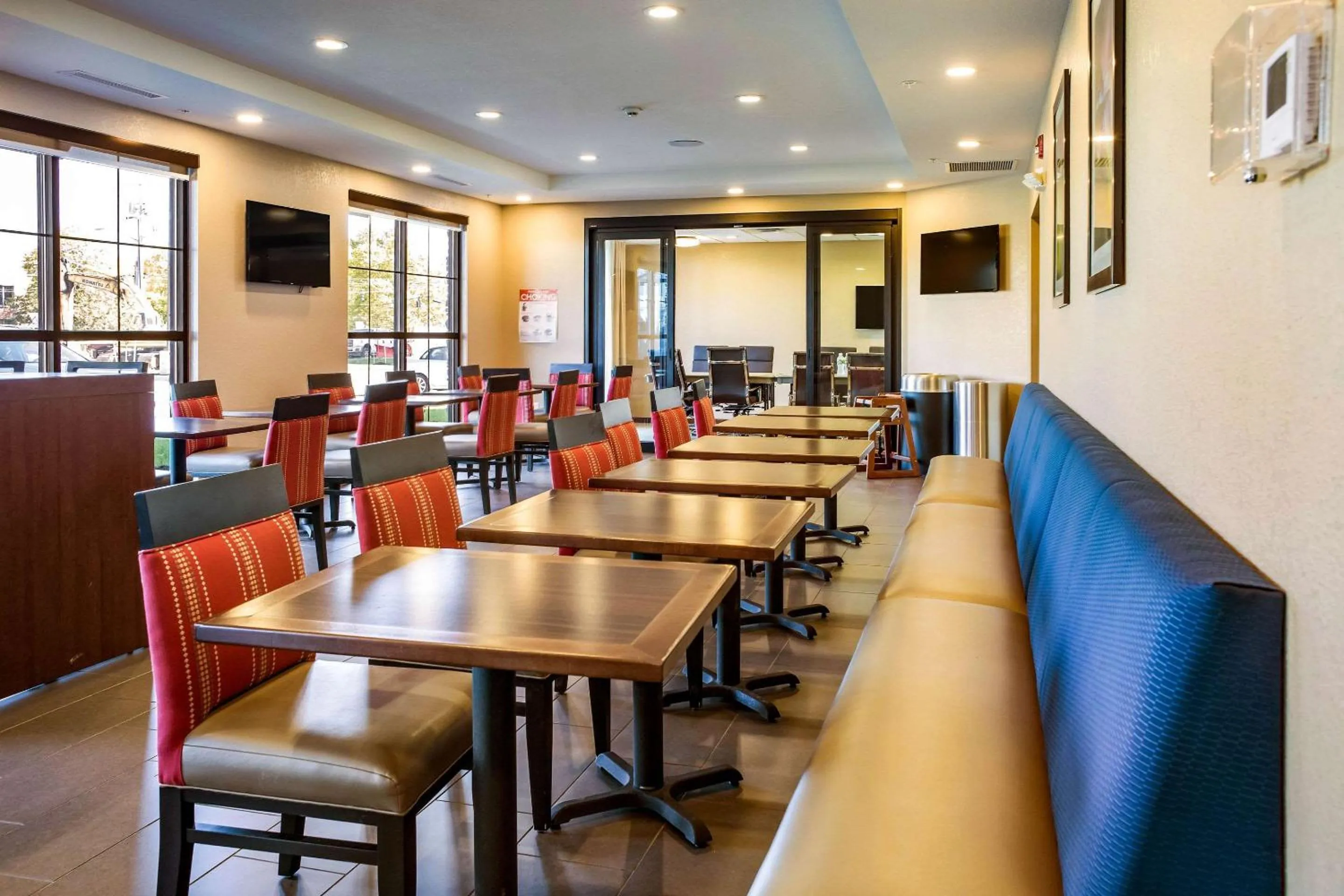 Restaurant/places to eat in Comfort Inn & Suites Niagara Falls Blvd USA