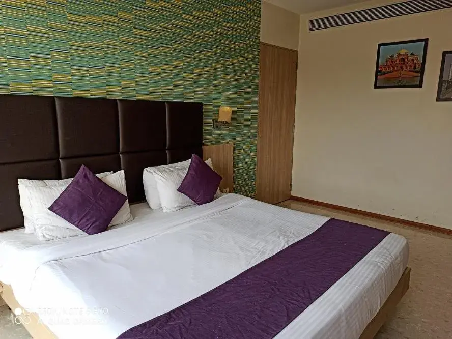 Premium King Room - single occupancy in Magnus Star Residency Koregaon Park Annexe Premium King Room - single occupancy in Magnus Star Residency Koregaon Park Annexe