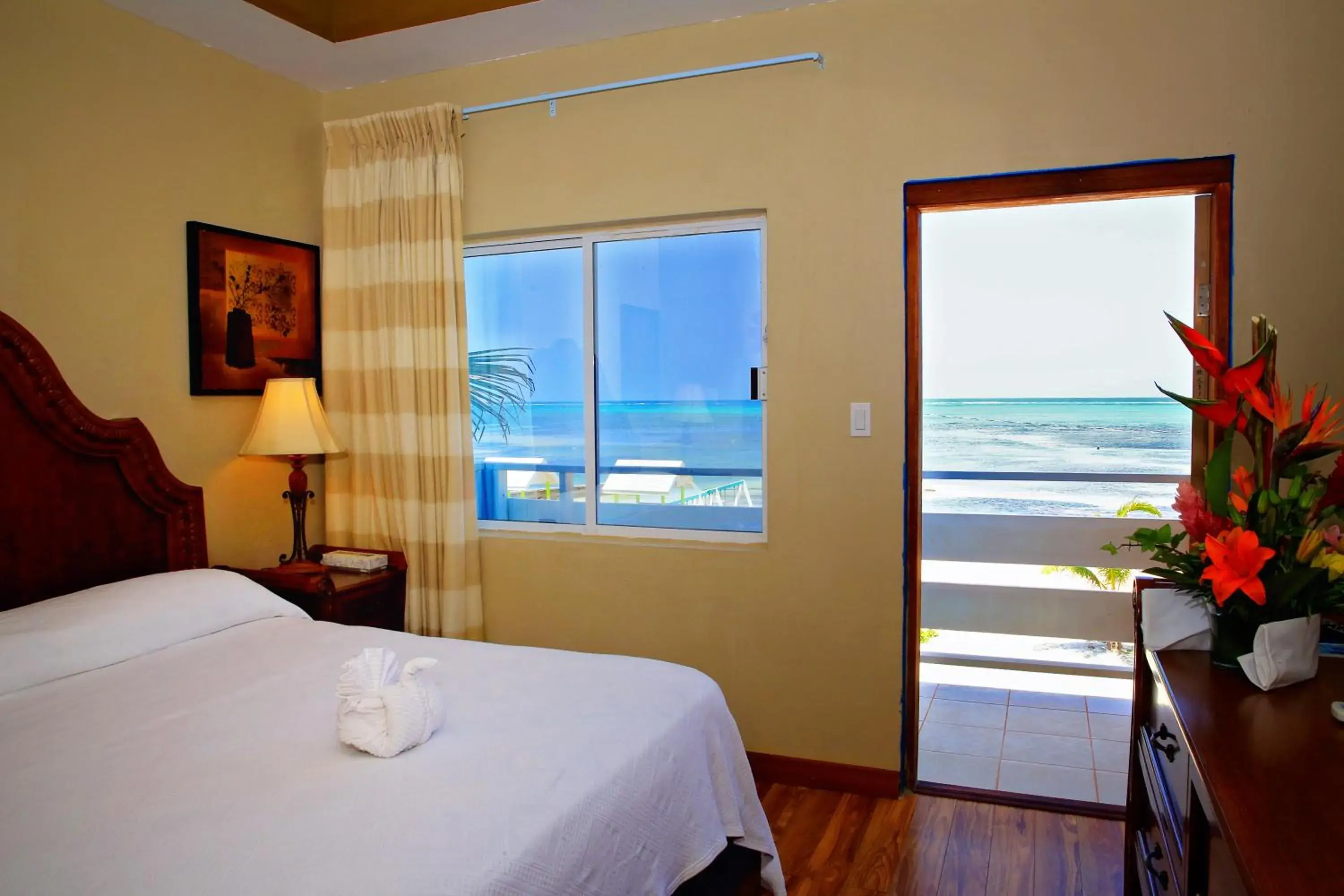 King Room with Sea View in Hotel Royal Blue & Golf Cart Rental King Room with Sea View in Hotel Royal Blue & Golf Cart Rental