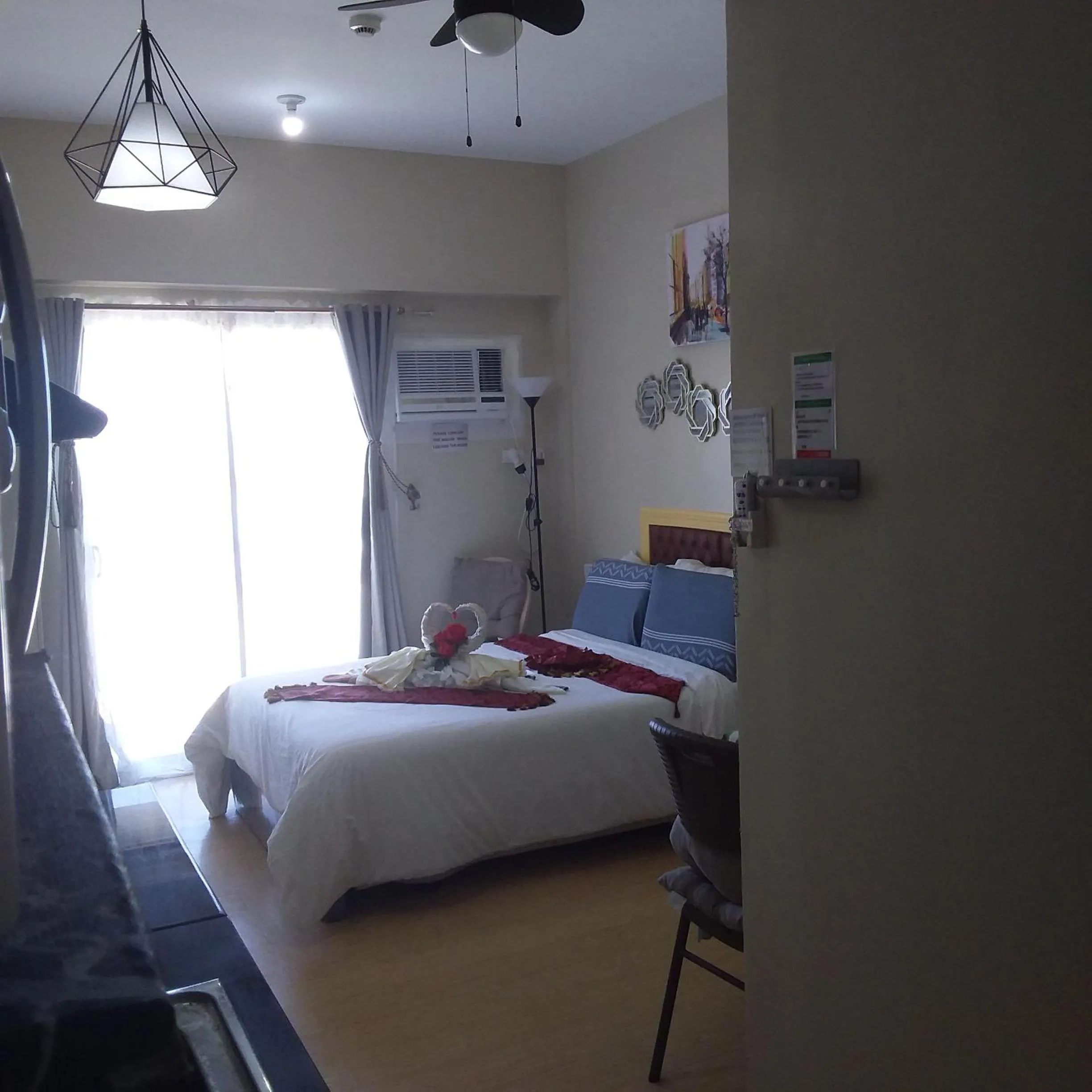 Bed in AJ Sundiva Tower w balcony