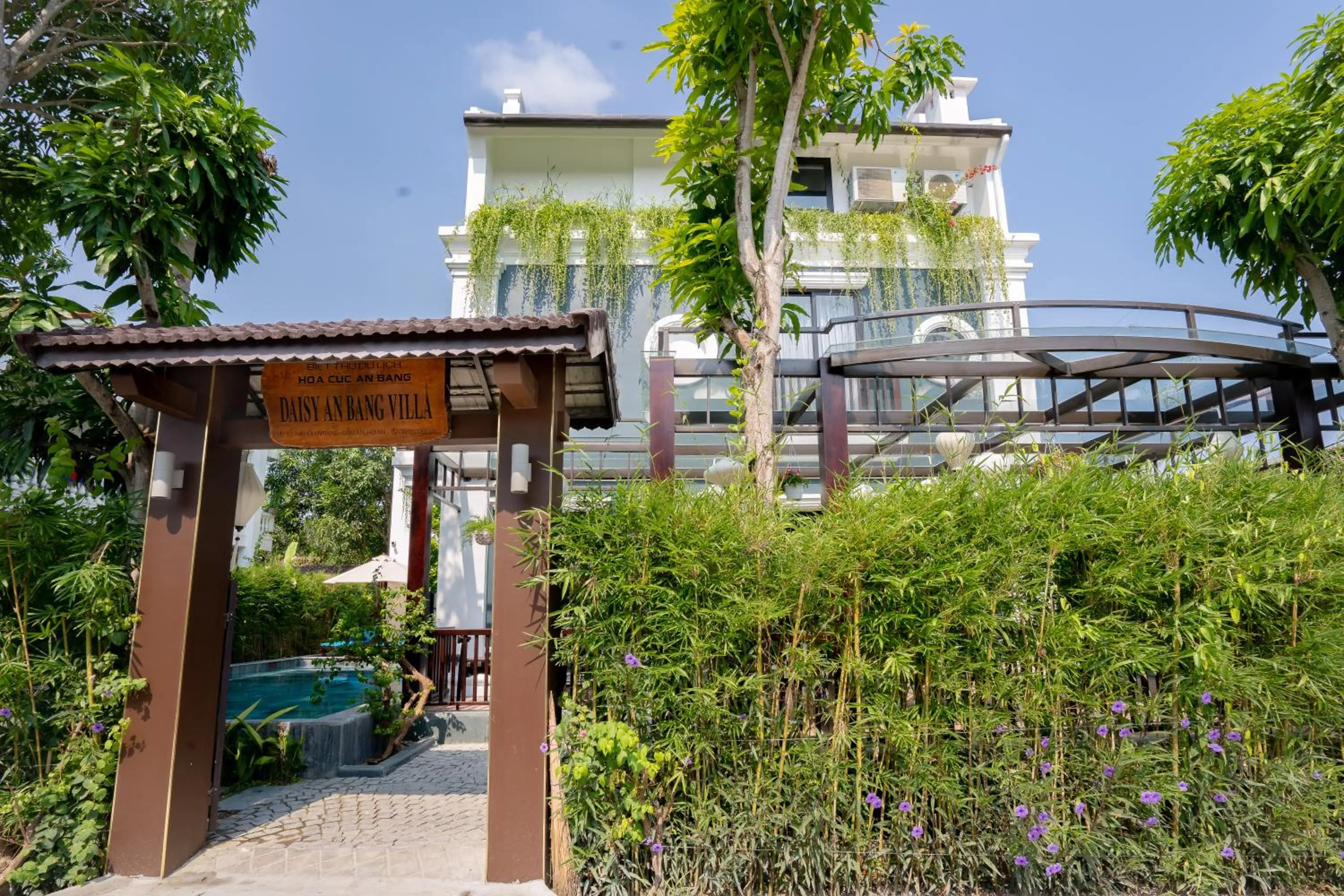 Facade/entrance in Daisy An Bang Villa