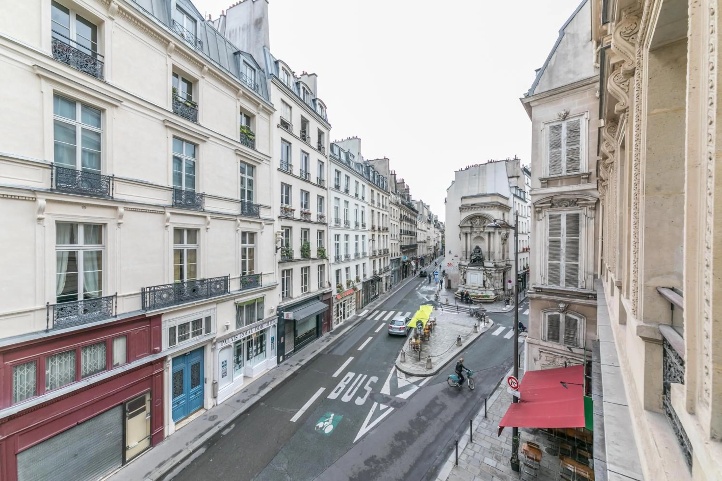 Street view in WS Louvre - Richelieu