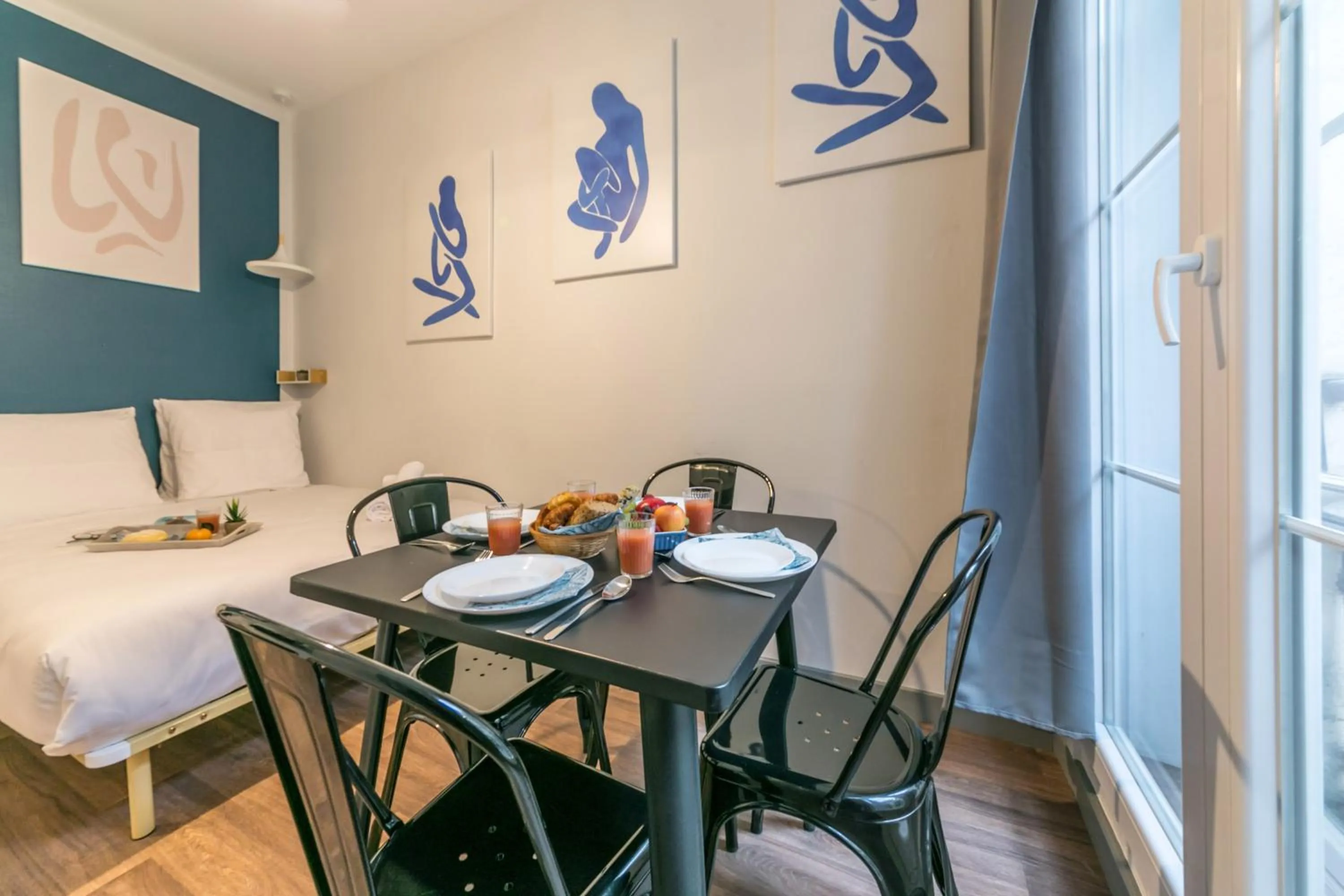 Dining area in WS Louvre - Richelieu