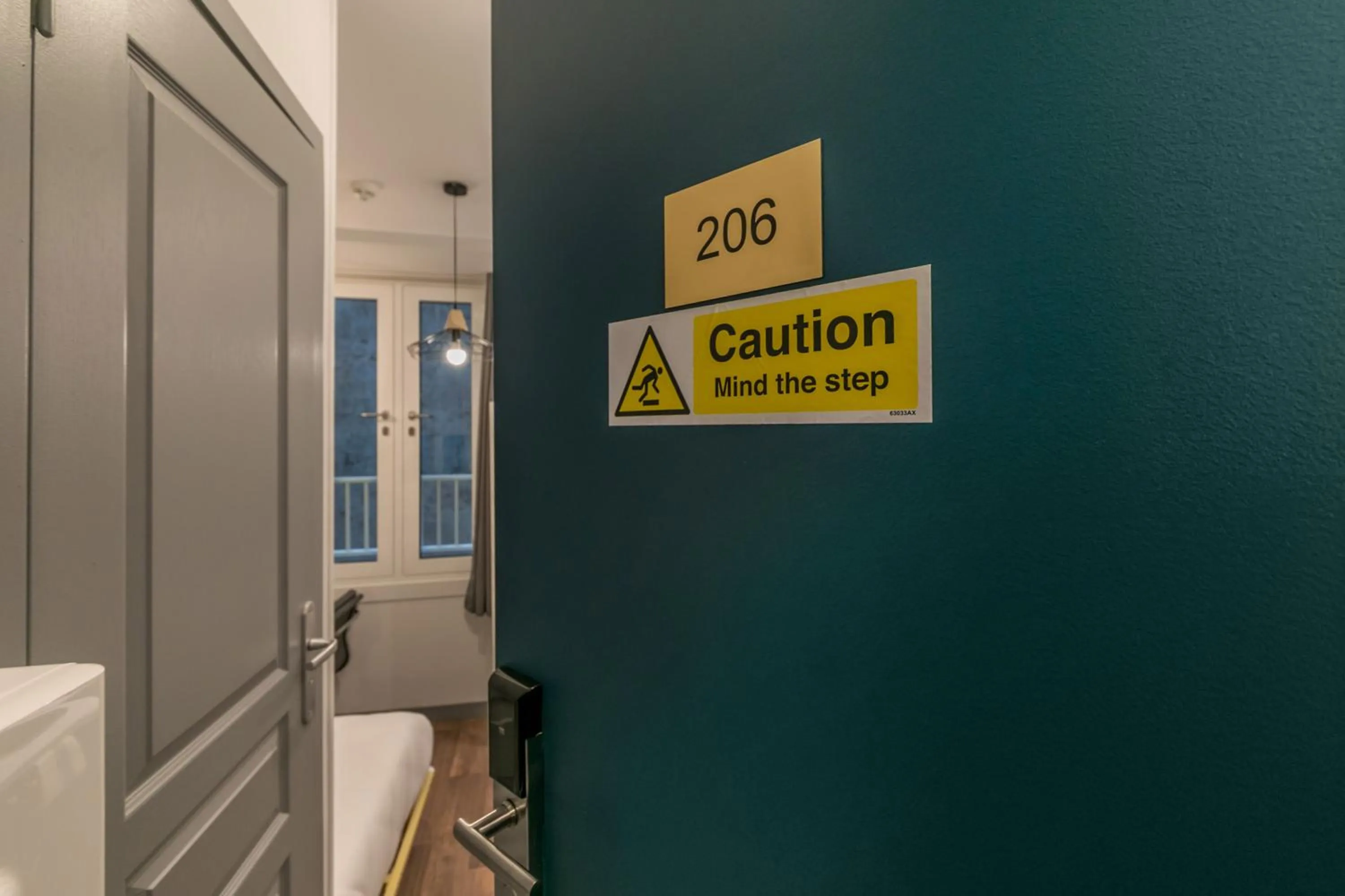 Logo/Certificate/Sign in WS Louvre - Richelieu