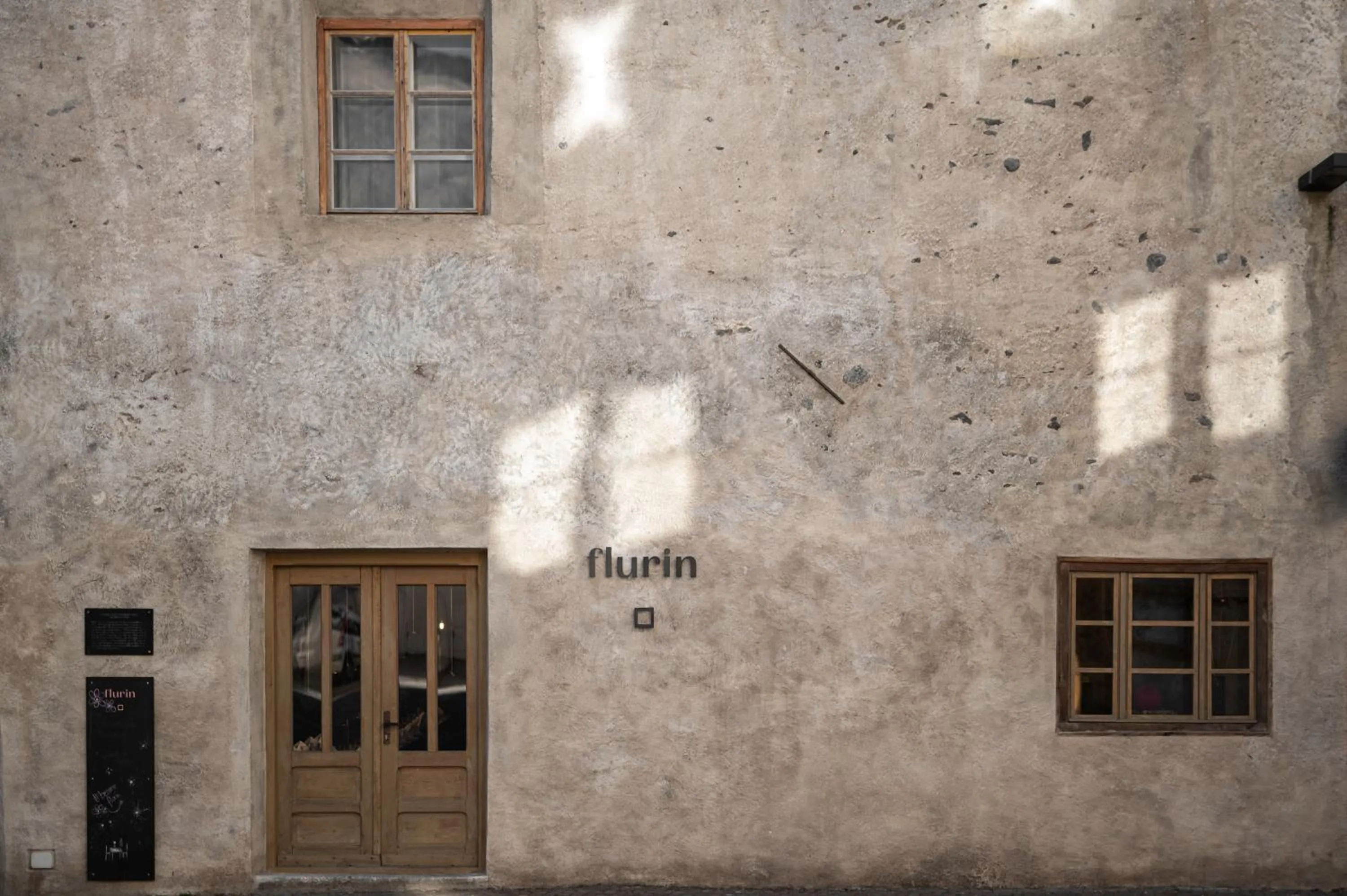 Restaurant/places to eat in flurin Suites