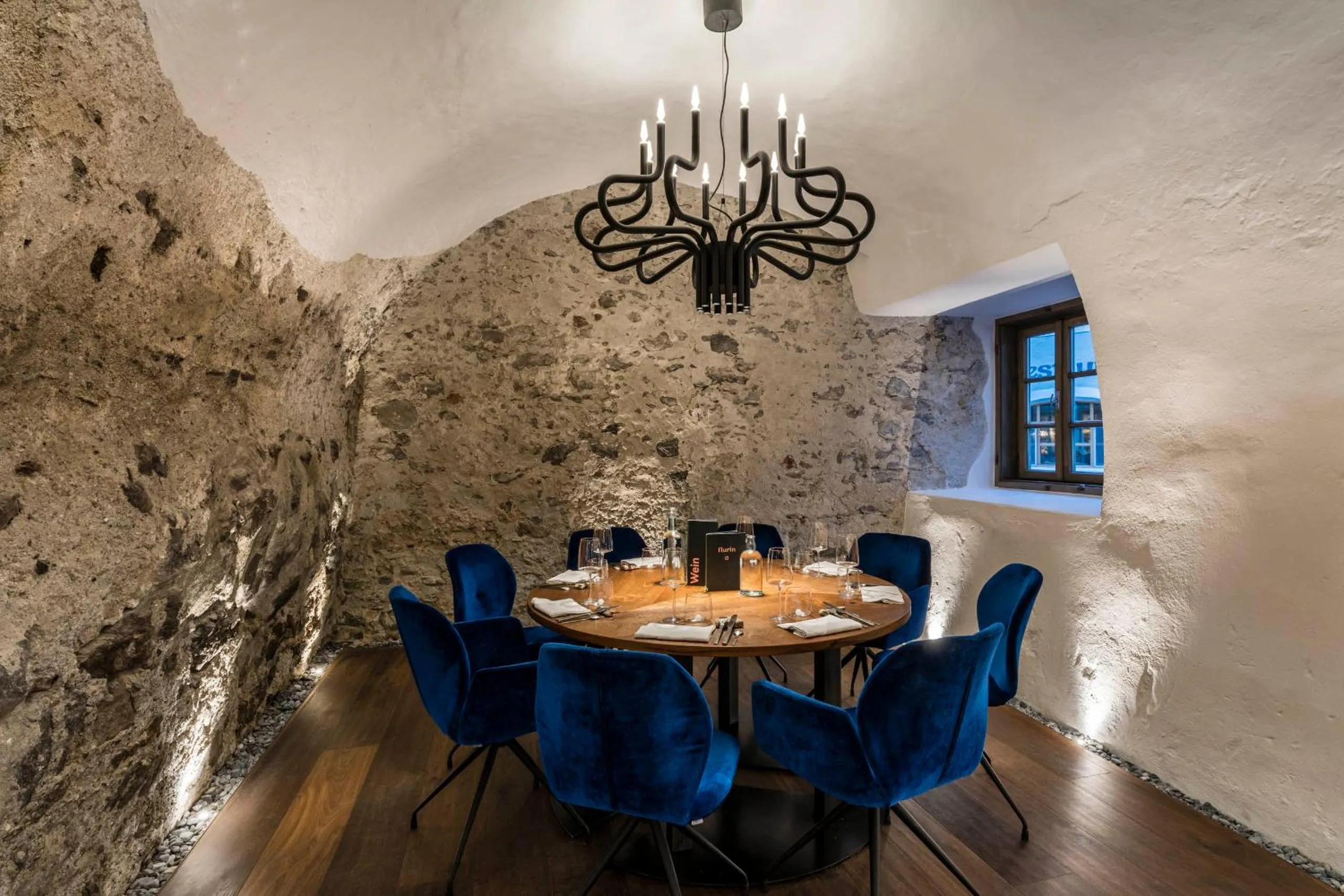 Restaurant/places to eat in Flurin Suites