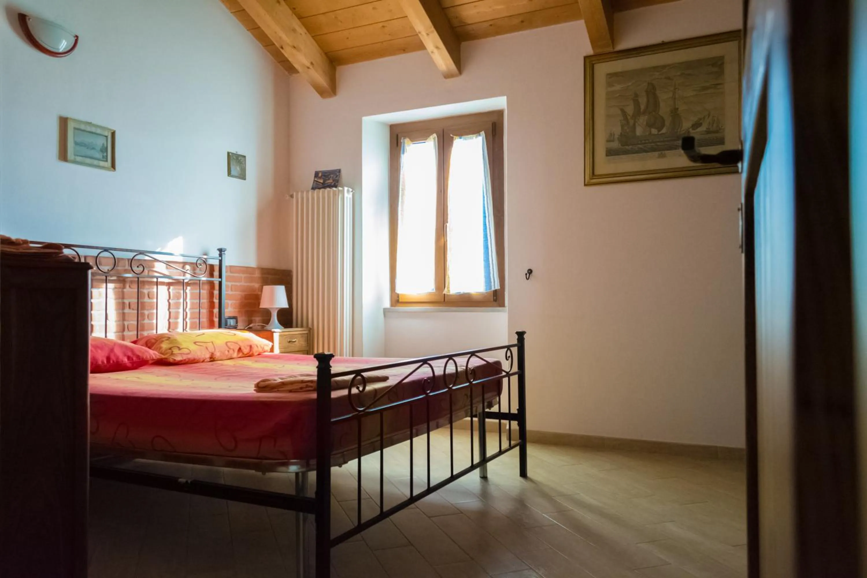 Photo of the whole room, Bed in Luce Stellata