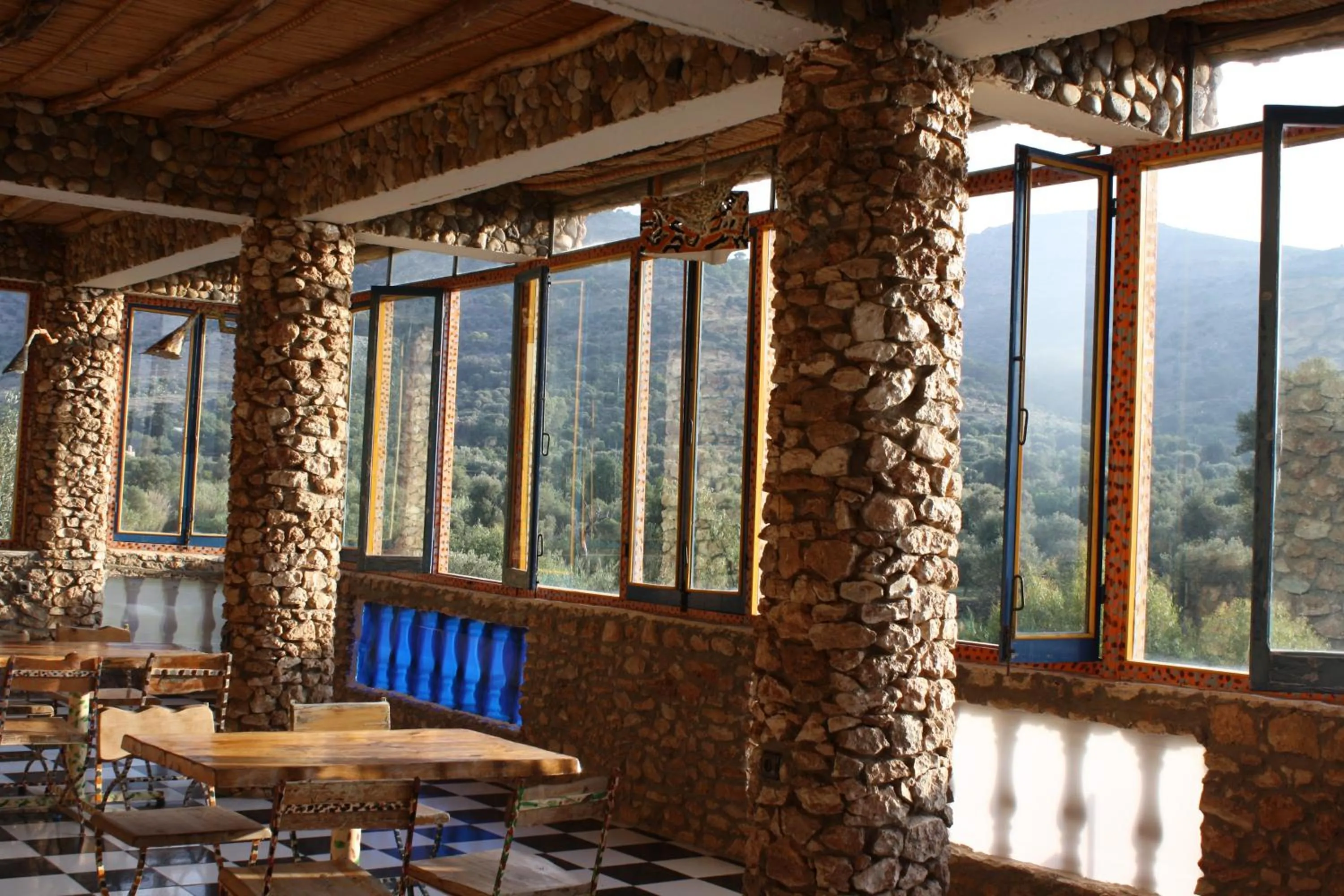 Restaurant/places to eat in Hotel Leonor