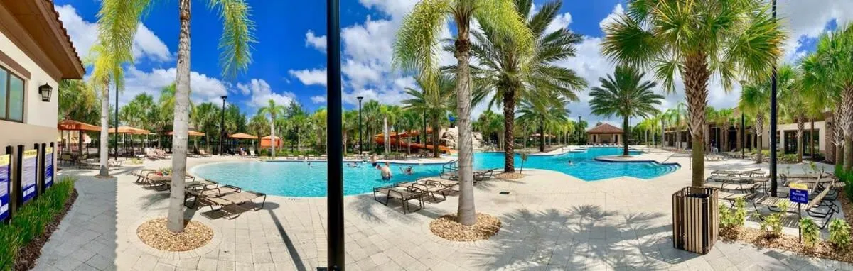 Gorgeous 5 Bd Single Family with Pool 5528