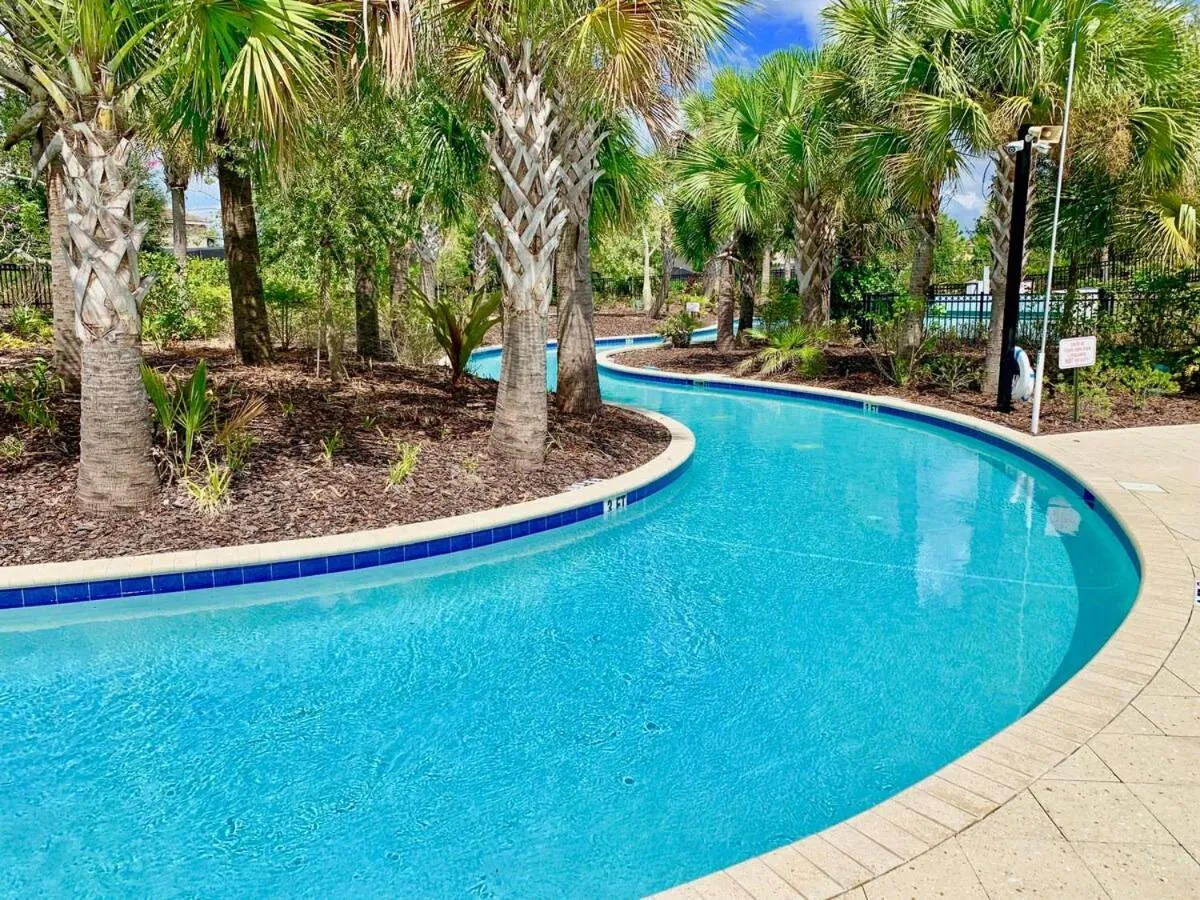 Gorgeous 5 Bd Single Family with Pool 5528