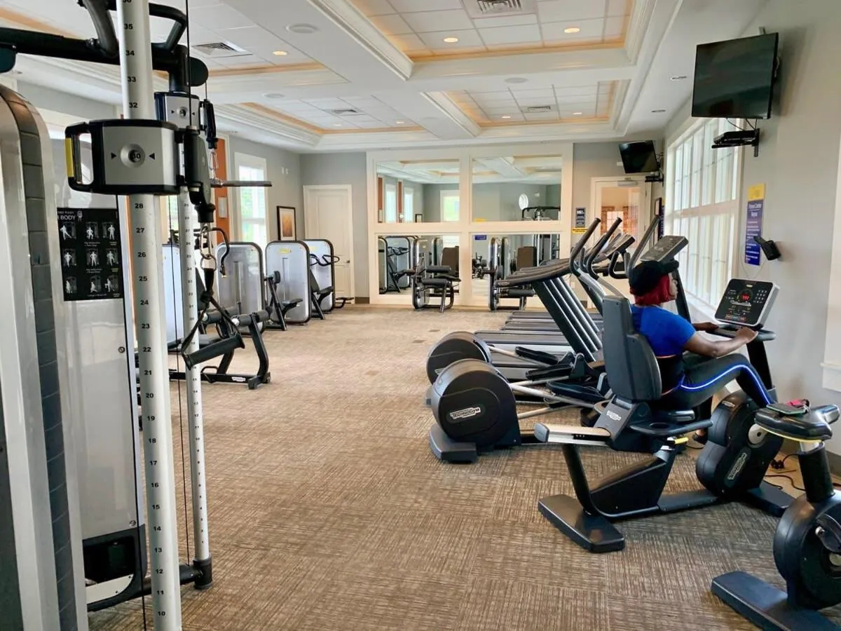 Gorgeous 5 Bd Single Family with Pool 5528