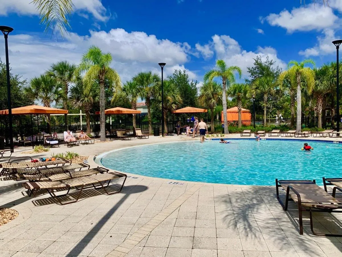 Gorgeous 5 Bd Single Family with Pool 5528