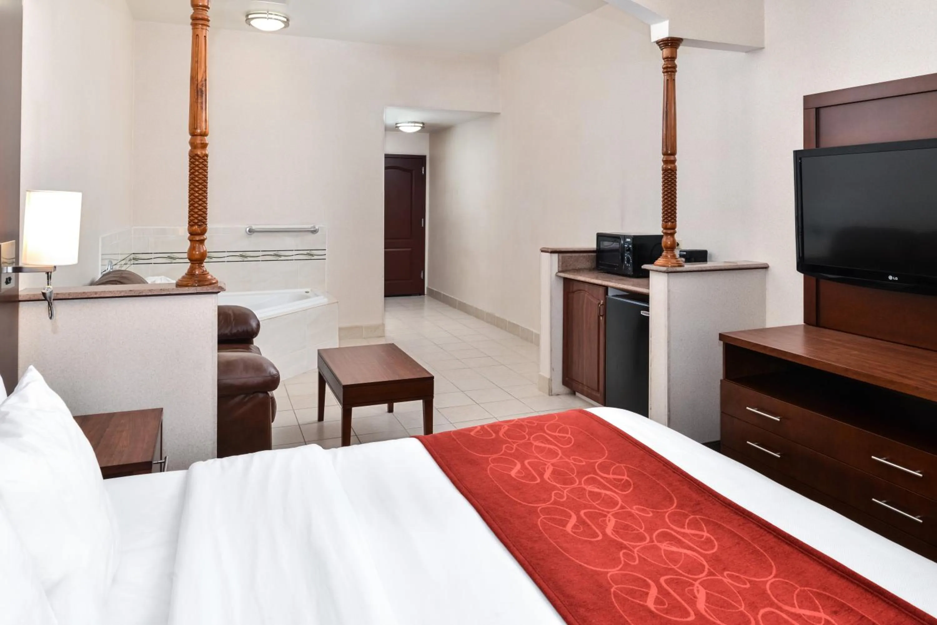 Bed in Citrus Suites Redlands Loma Linda Hotel