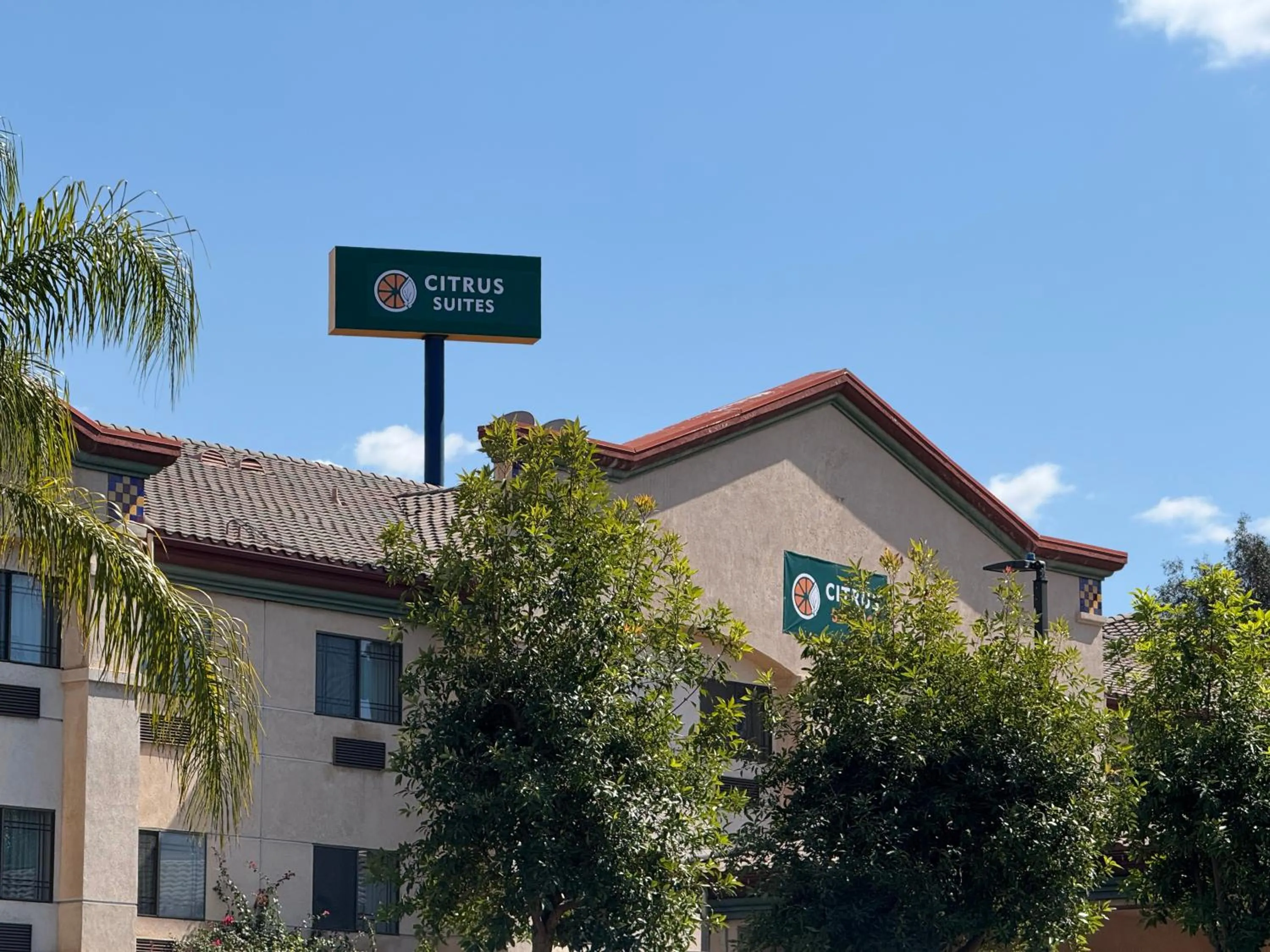 Property building in Citrus Suites Redlands Loma Linda Hotel