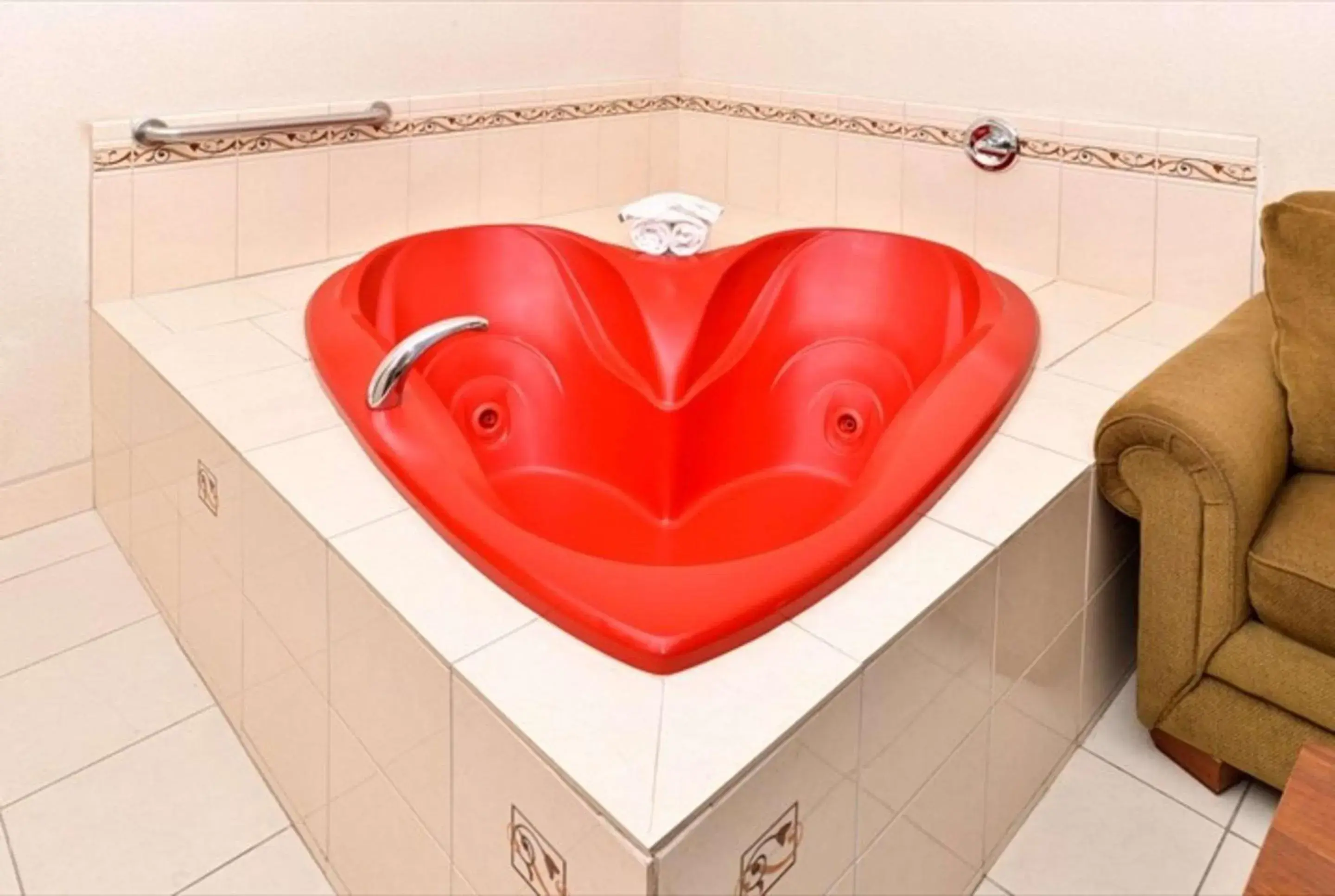 King Suite with Whirlpool - Accessible/Non-Smoking in Citrus Suites Redlands Loma Linda Hotel King Suite with Whirlpool - Accessible/Non-Smoking in Citrus Suites Redlands Loma Linda Hotel