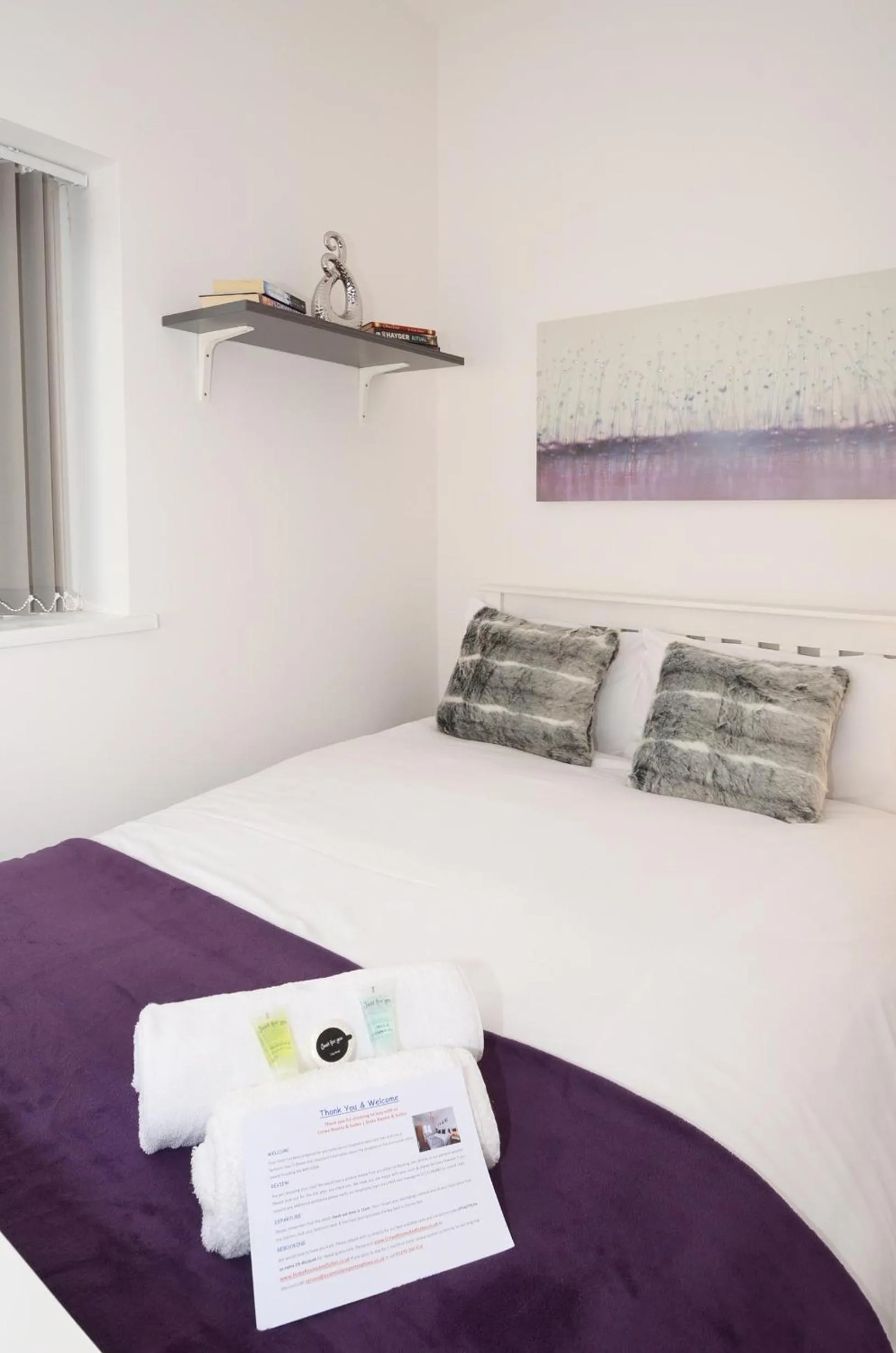 Bedroom, Bed in Townhouse PLUS @ 301 West Street Crewe