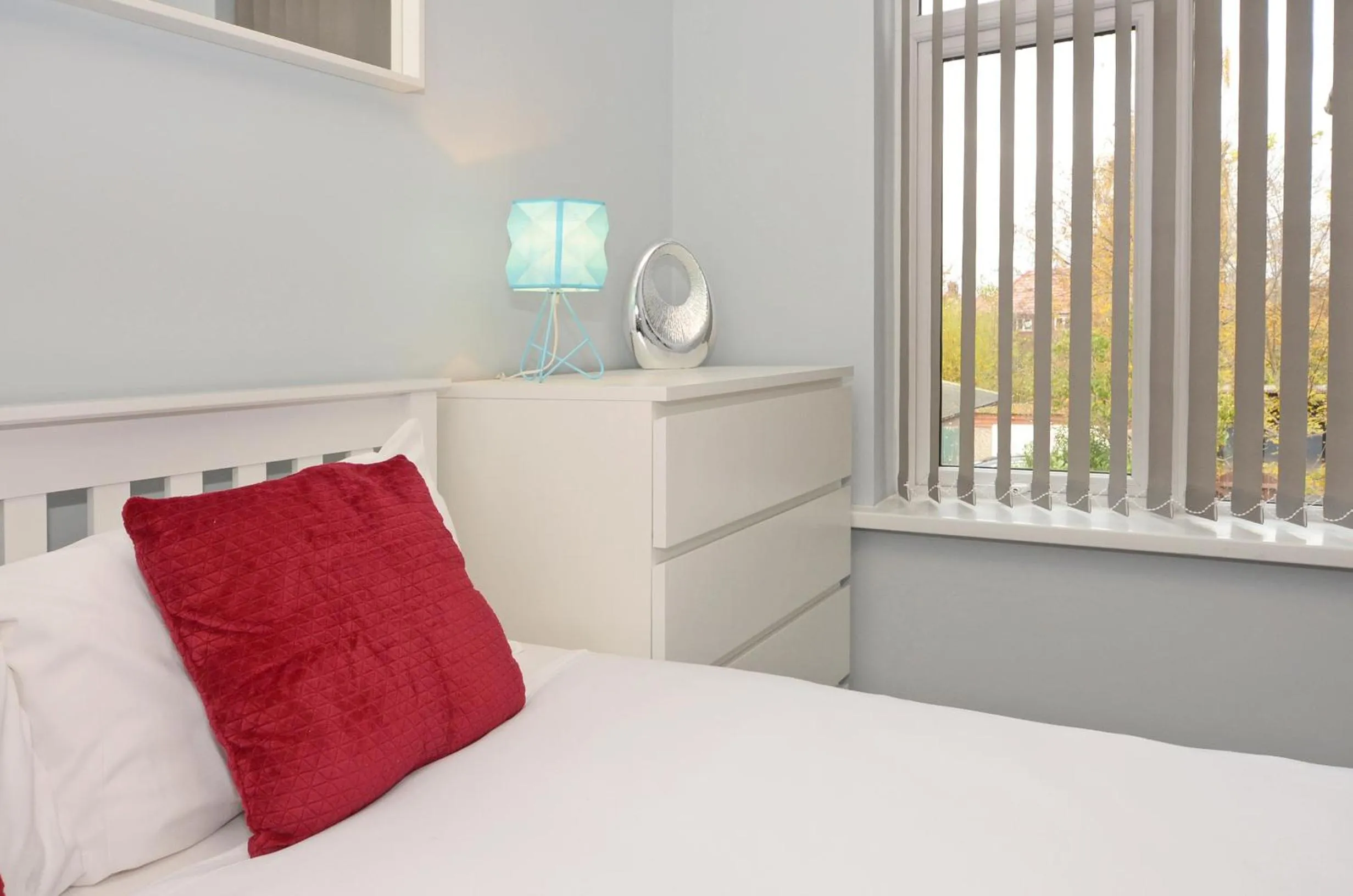 Bedroom, Bed in Townhouse PLUS @ 301 West Street Crewe