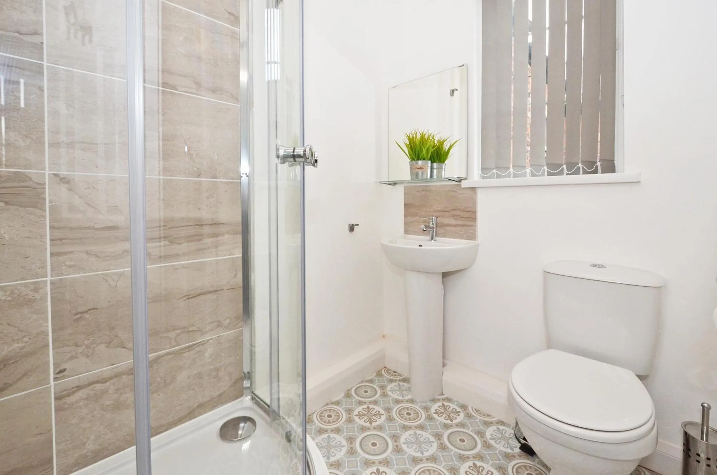 Bathroom in Townhouse PLUS @ 301 West Street Crewe