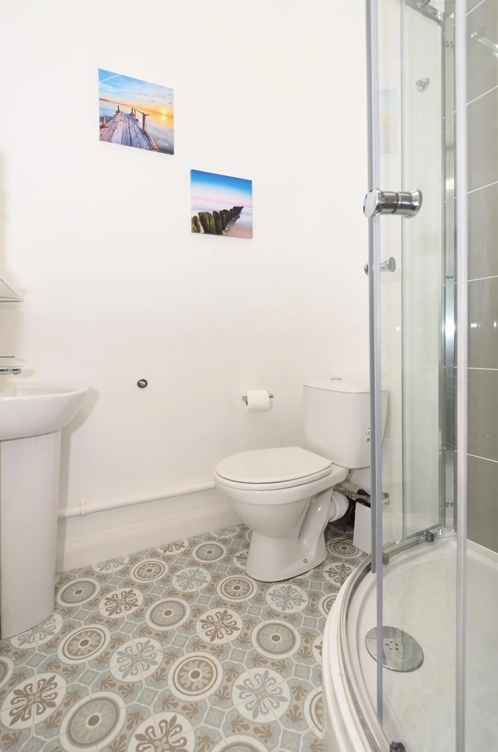 Bathroom in Townhouse PLUS @ 301 West Street Crewe