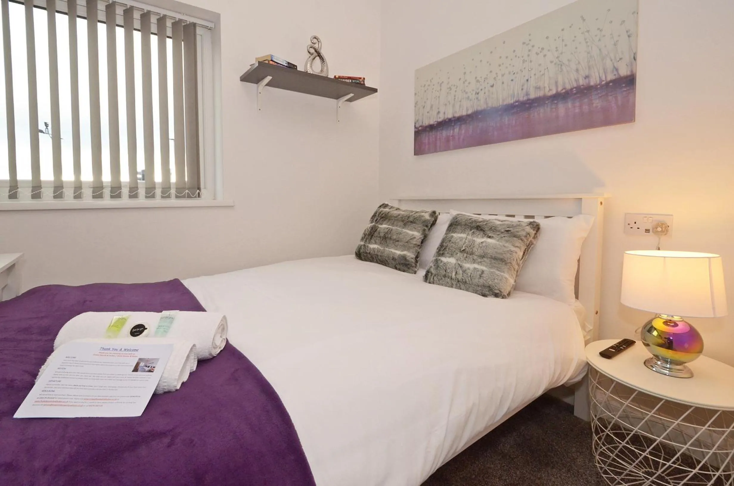 Bedroom, Bed in Townhouse PLUS @ 301 West Street Crewe